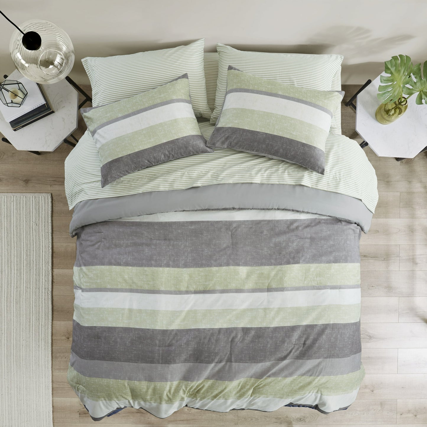 7 Piece Stripe Comforter Set Bed in a Bag Bedding Set for Dorm Room, Comforter Bed Set with Flat Sheet and Fitted Sheet