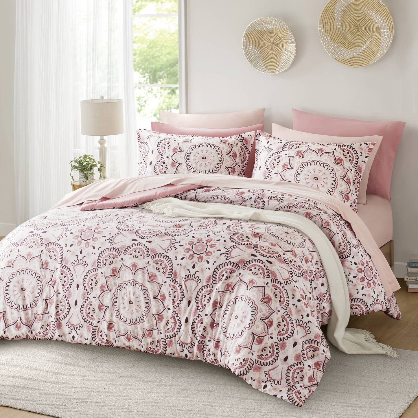 Medallion pattern comforter with Sheet Set