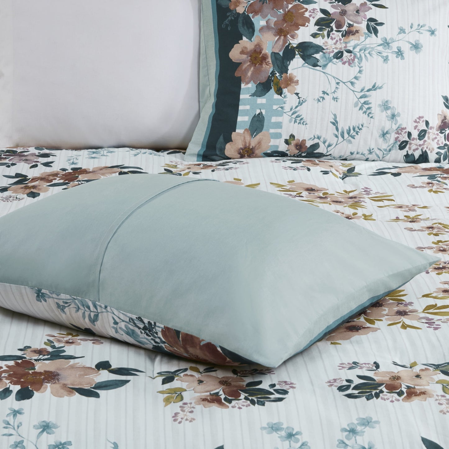 5 Piece Cotton Floral Comforter Set with Throw Pillows in Teal