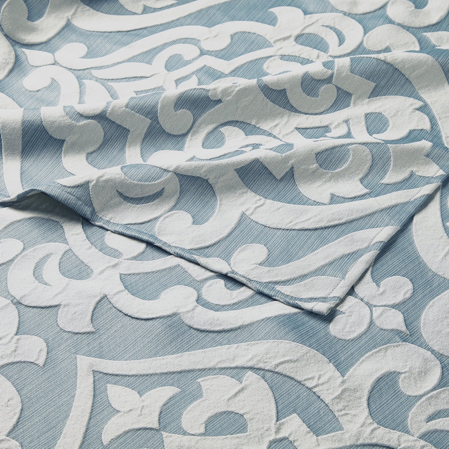 Jacquard Traditional Polyester Fabric Shower Curtain