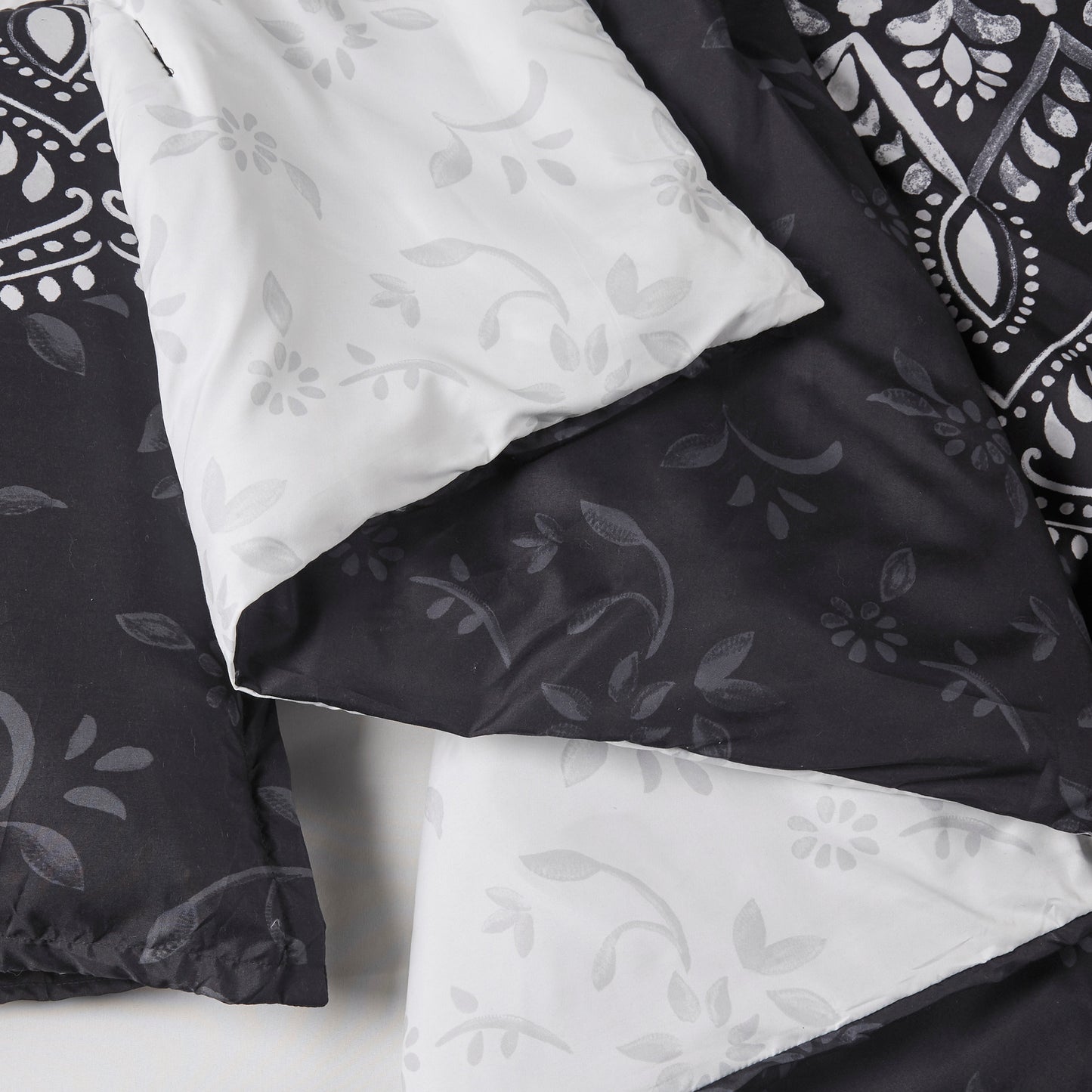 Comforter Set with Sheets and Side Pockets