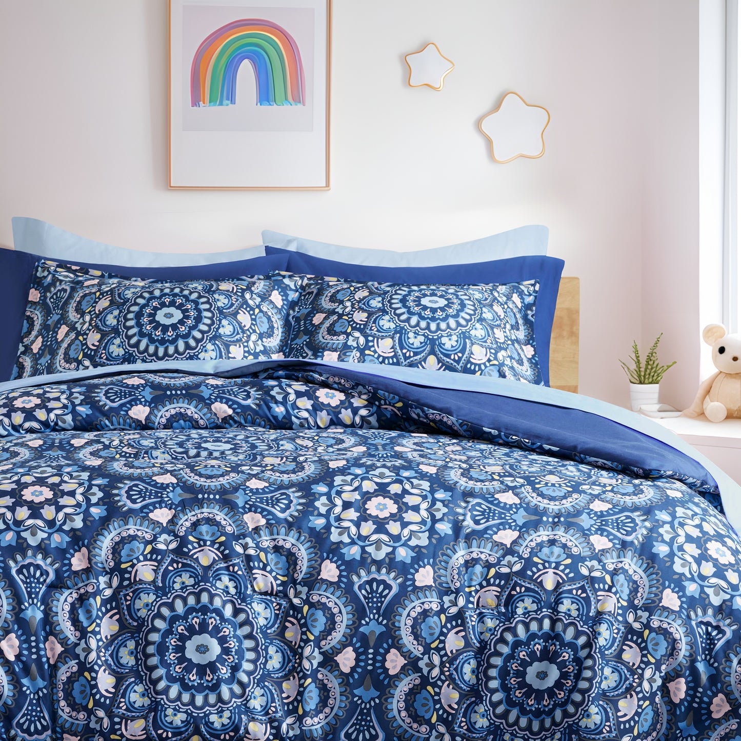 Medallion pattern comforter with Sheet Set