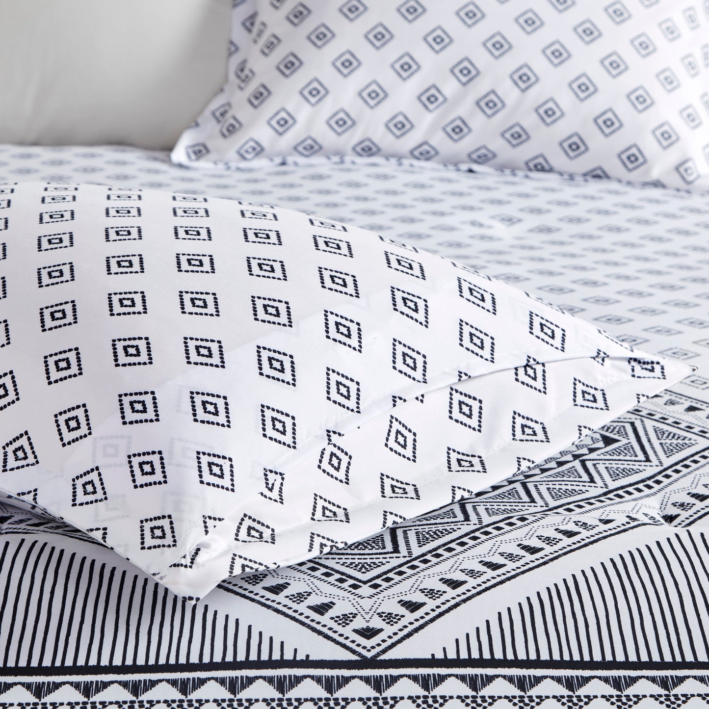 Geometric Design With  Diamond Print  Comforter Set