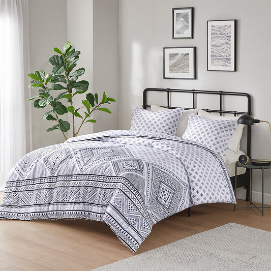 Geometric Design With  Diamond Print  Comforter Set
