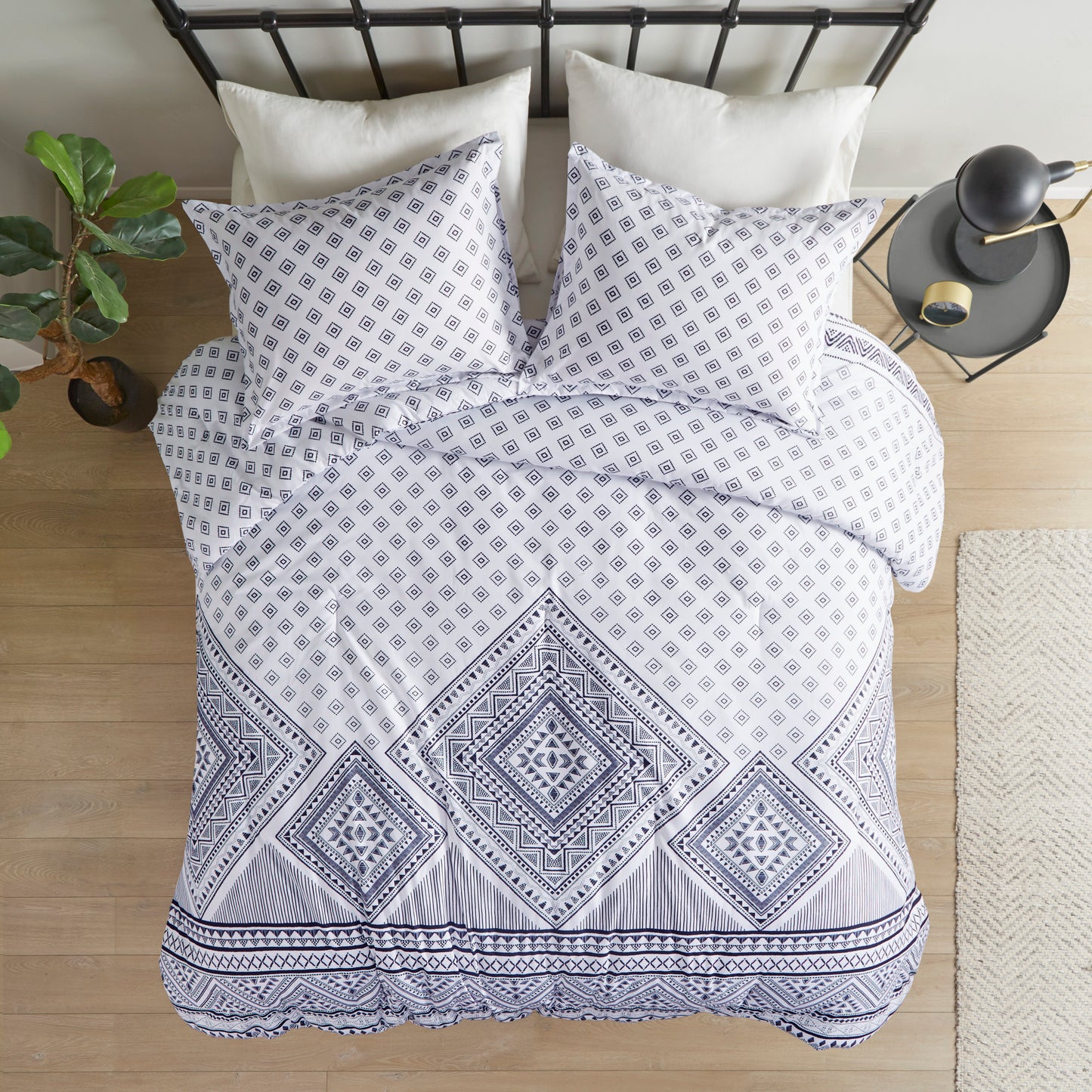 Geometric Design With  Diamond Print  Comforter Set
