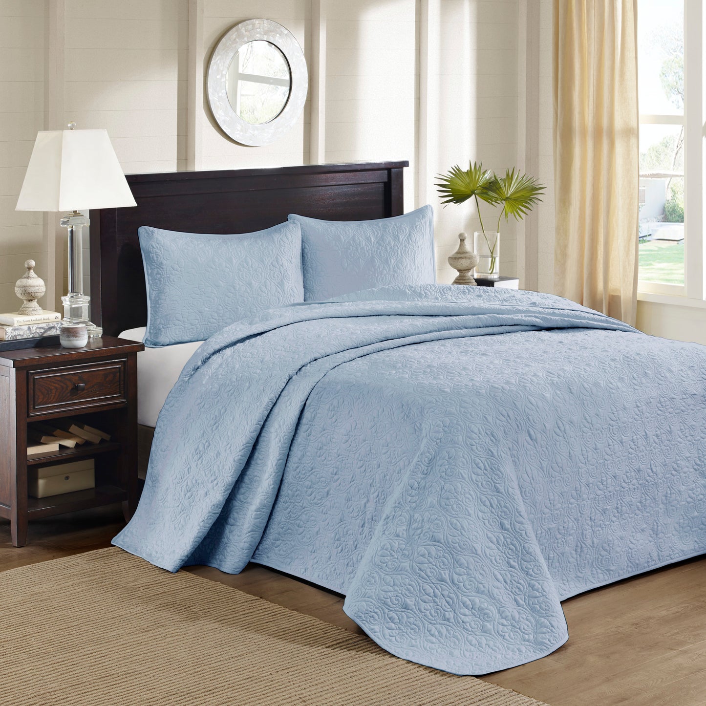 Cottage-Inspired Reversible Bedspread Set