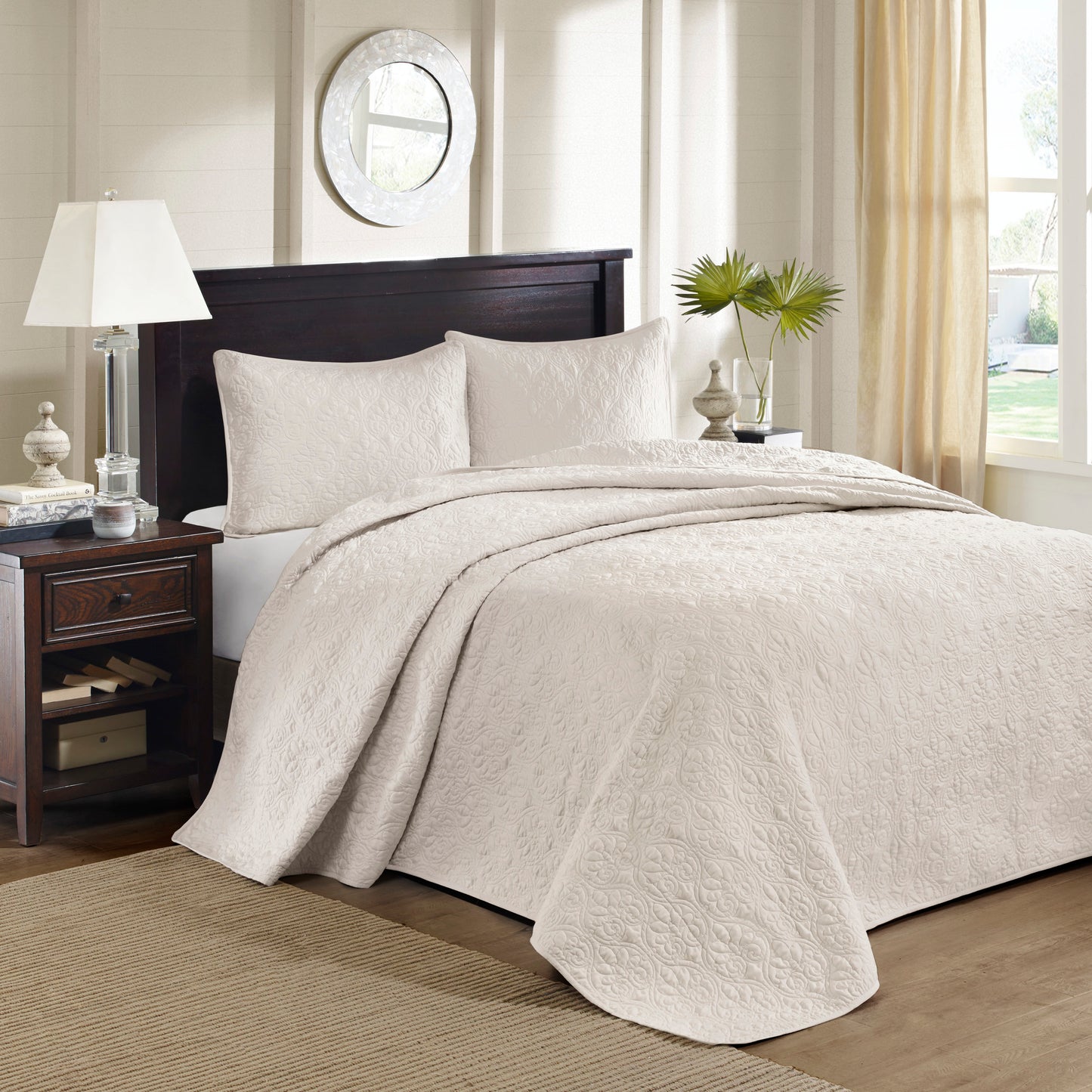 Cottage-Inspired Reversible Bedspread Set