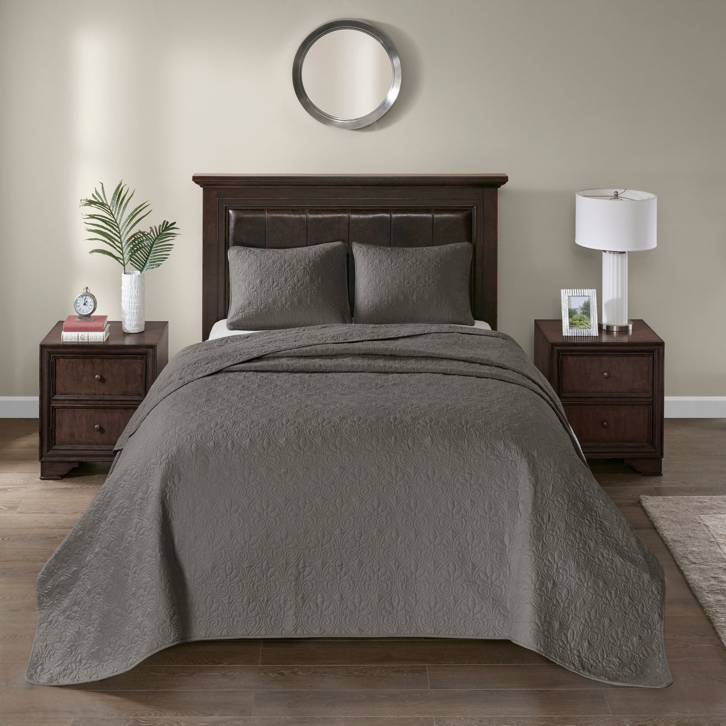 Cottage-Inspired Reversible Bedspread Set