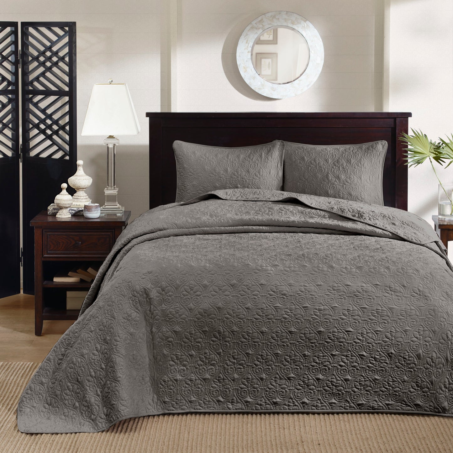 Cottage-Inspired Reversible Bedspread Set