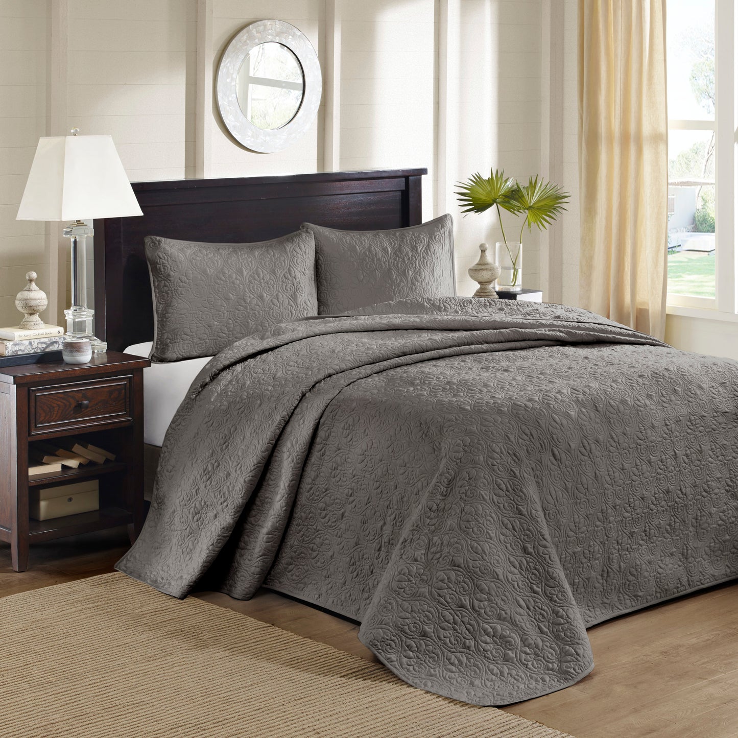 Cottage-Inspired Reversible Bedspread Set