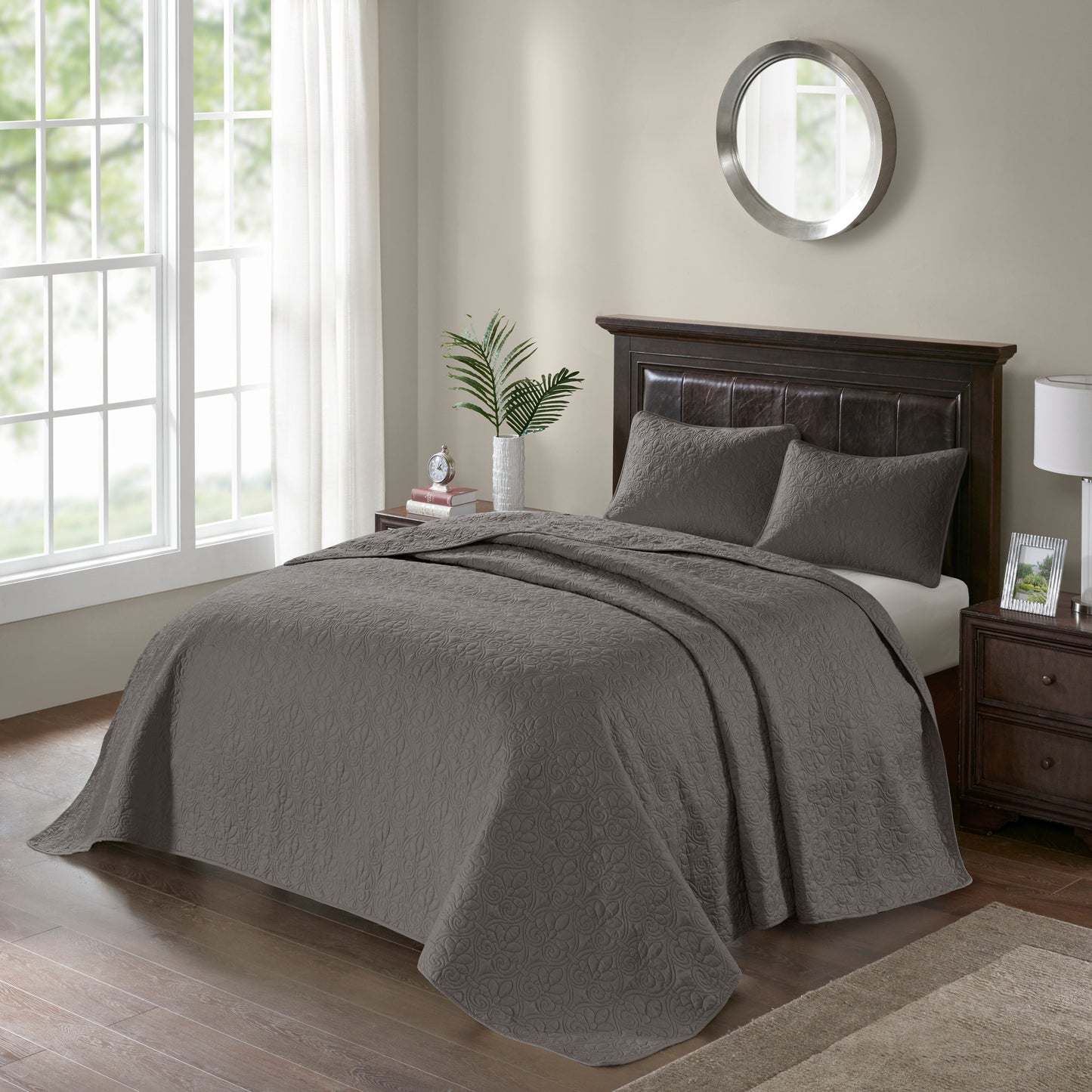 Cottage-Inspired Reversible Bedspread Set