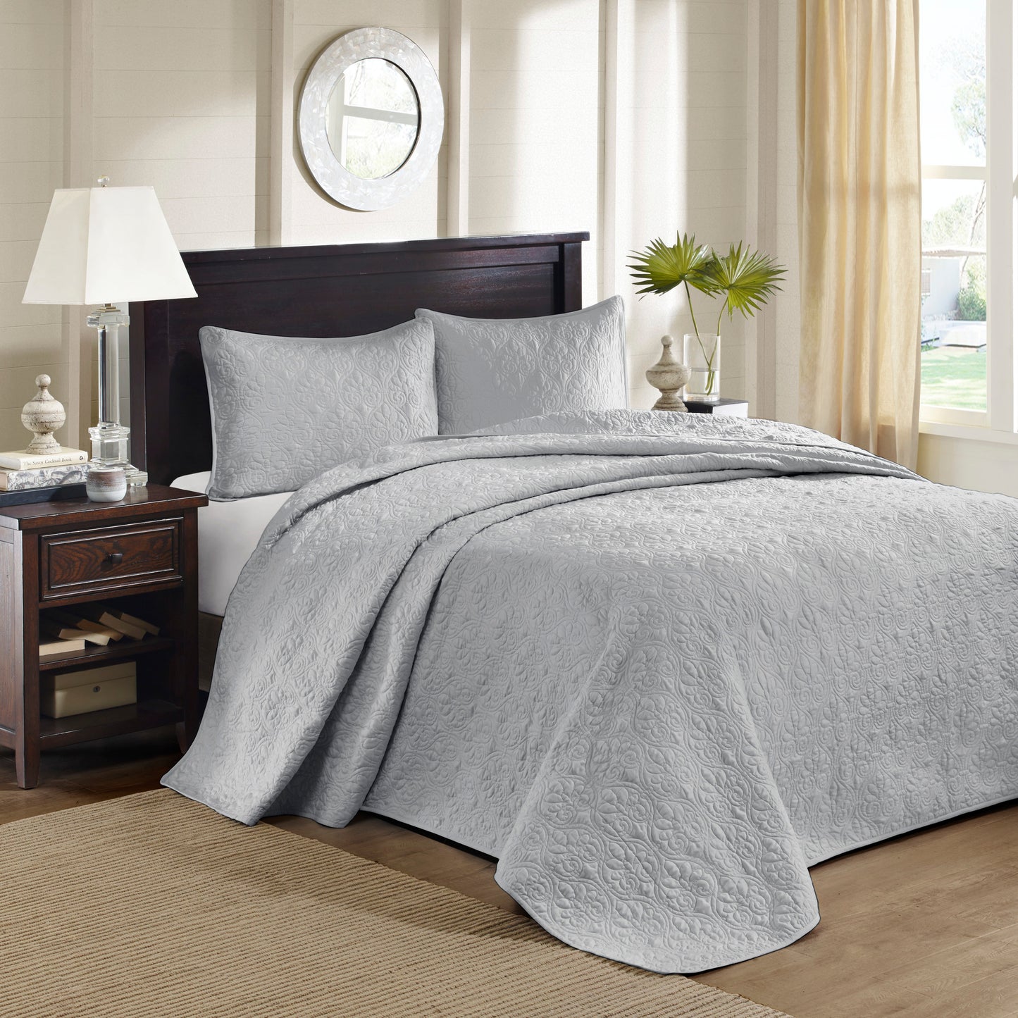 Cottage-Inspired Reversible Bedspread Set