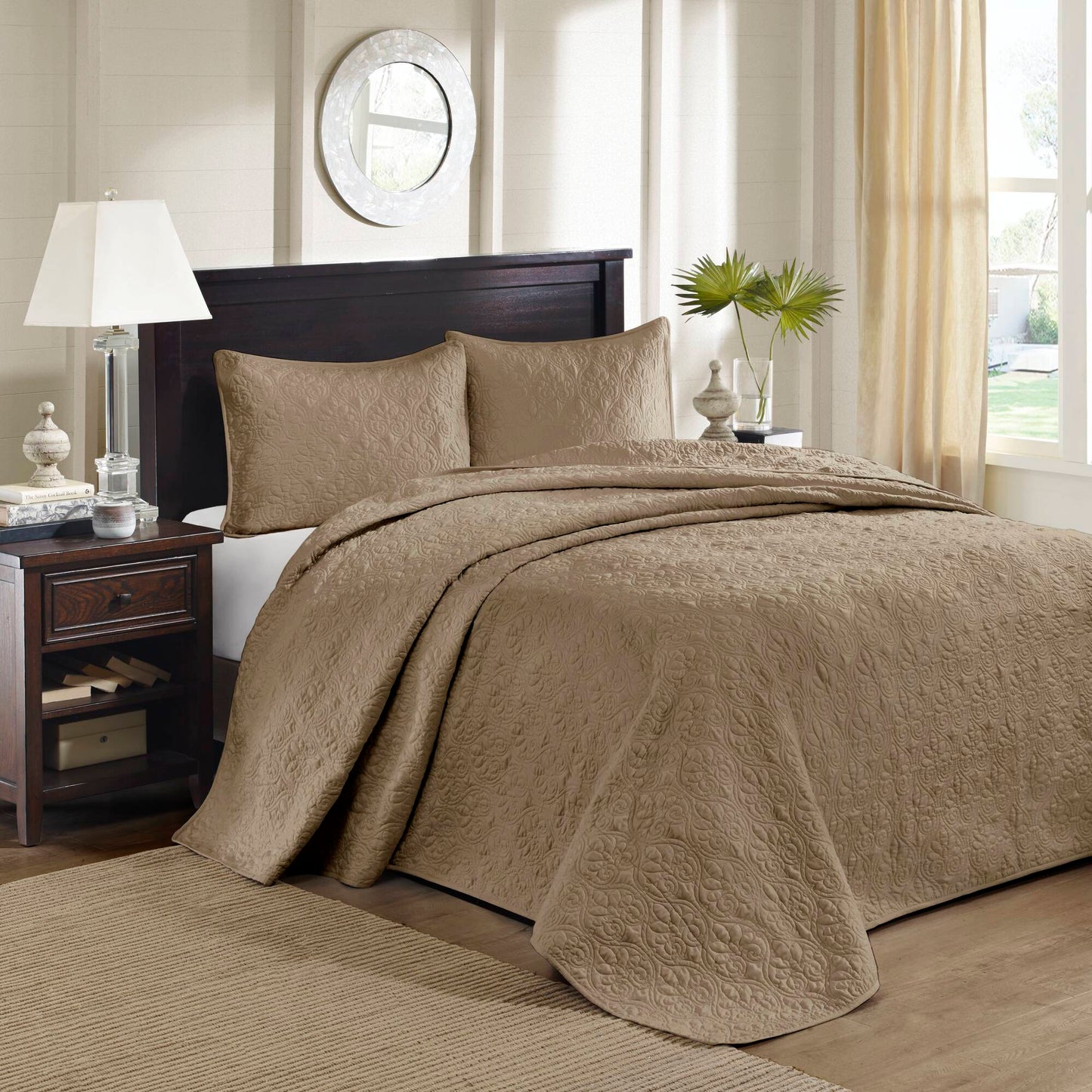 Cottage-Inspired Reversible Bedspread Set