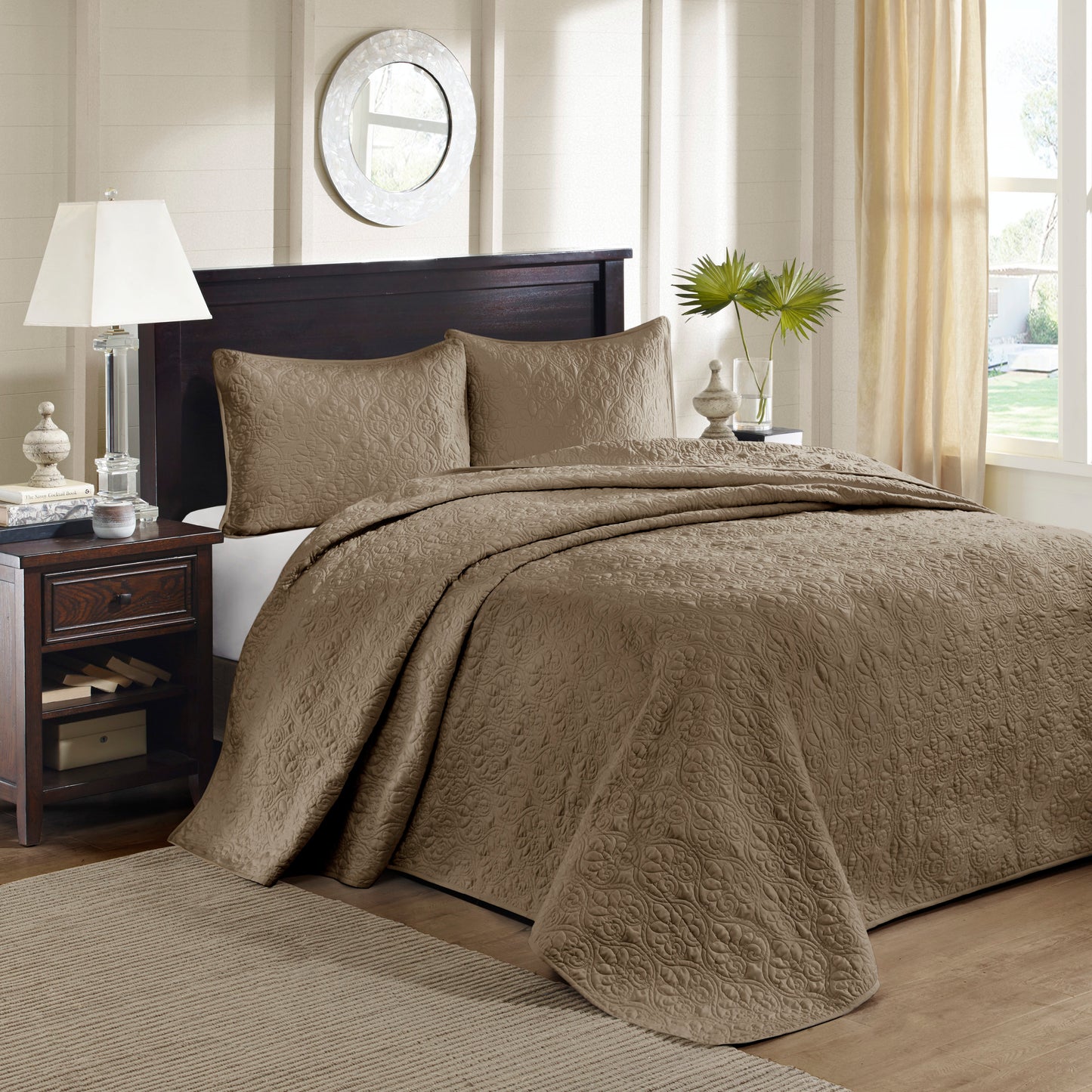 Cottage-Inspired Reversible Bedspread Set