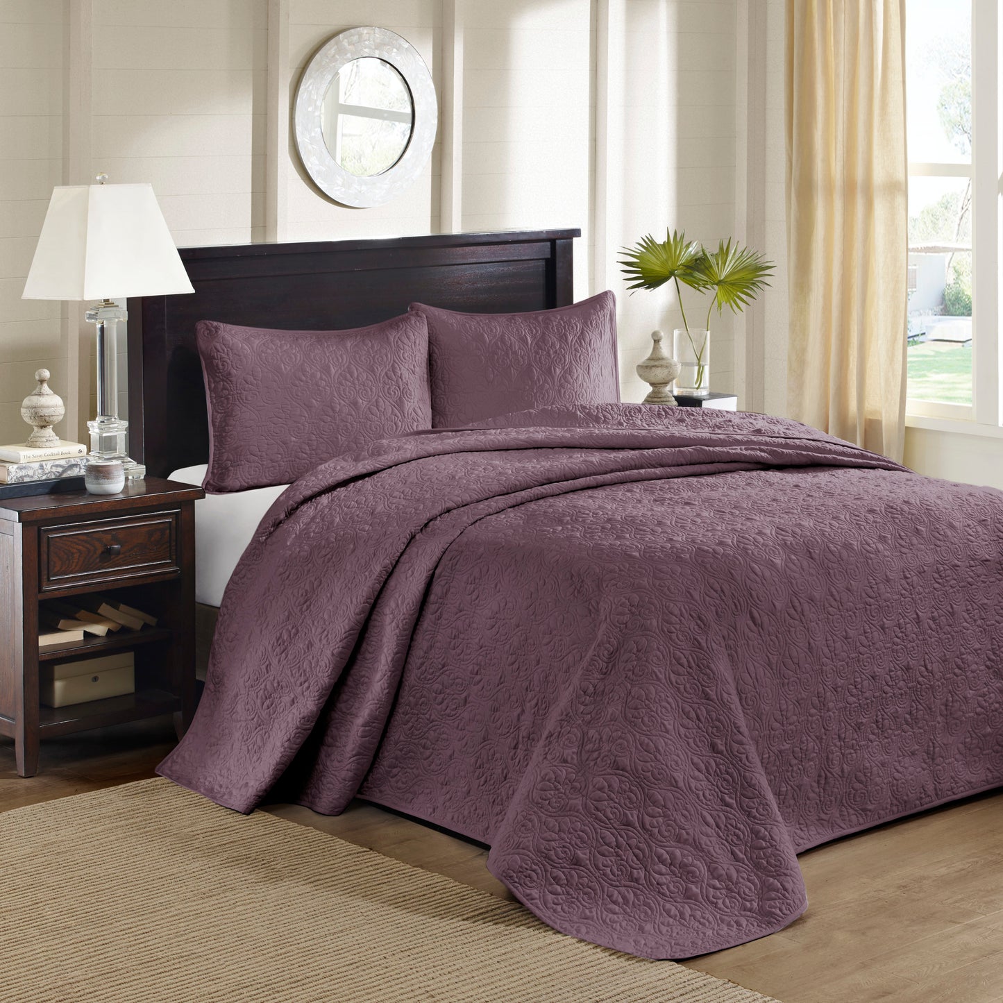 Cottage-Inspired Reversible Bedspread Set