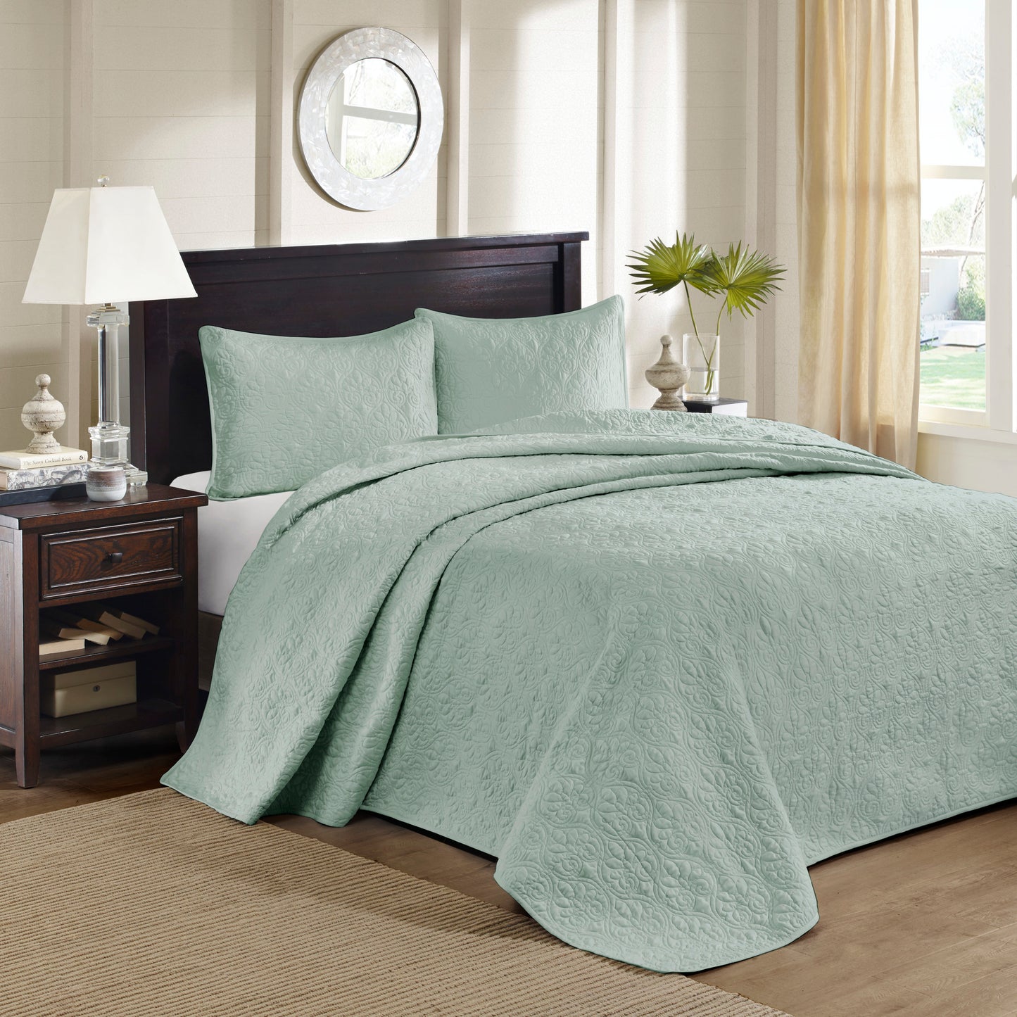 Cottage-Inspired Reversible Bedspread Set