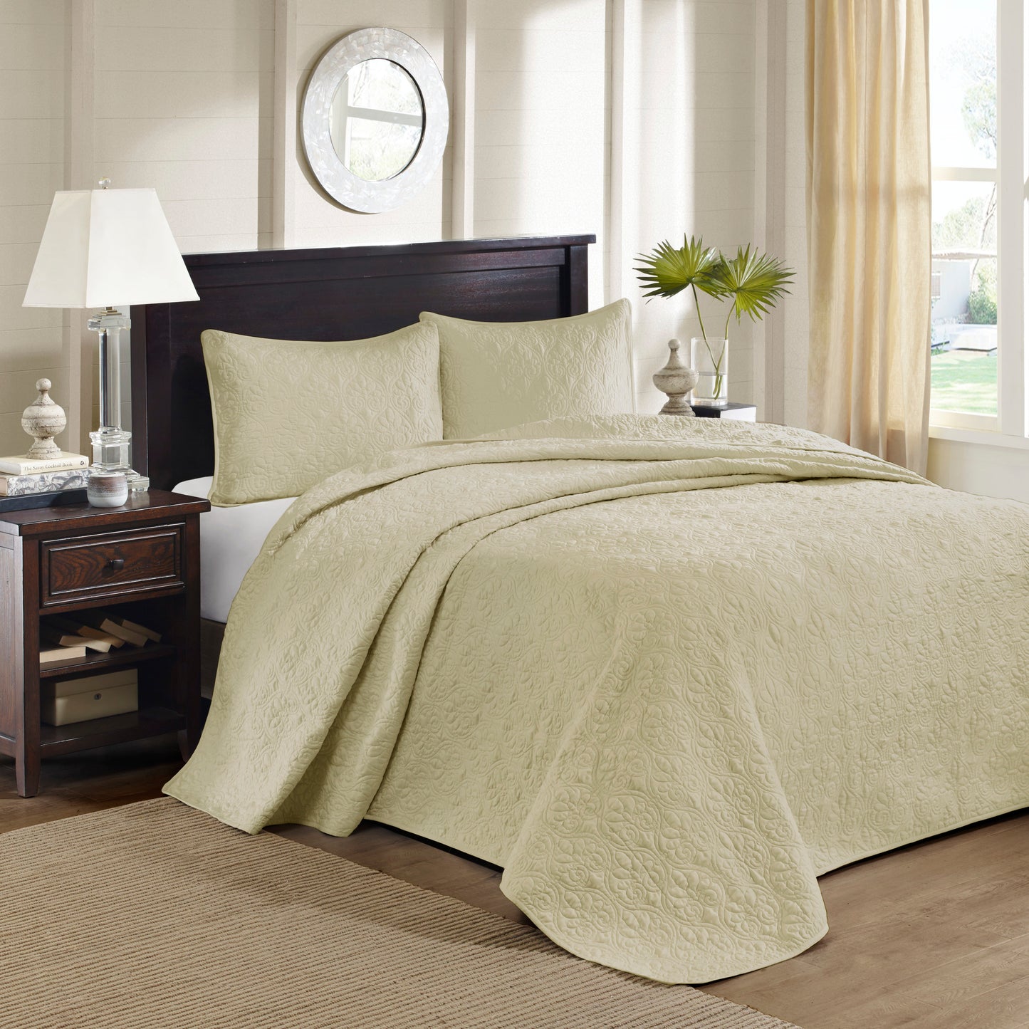 Cottage-Inspired Reversible Bedspread Set