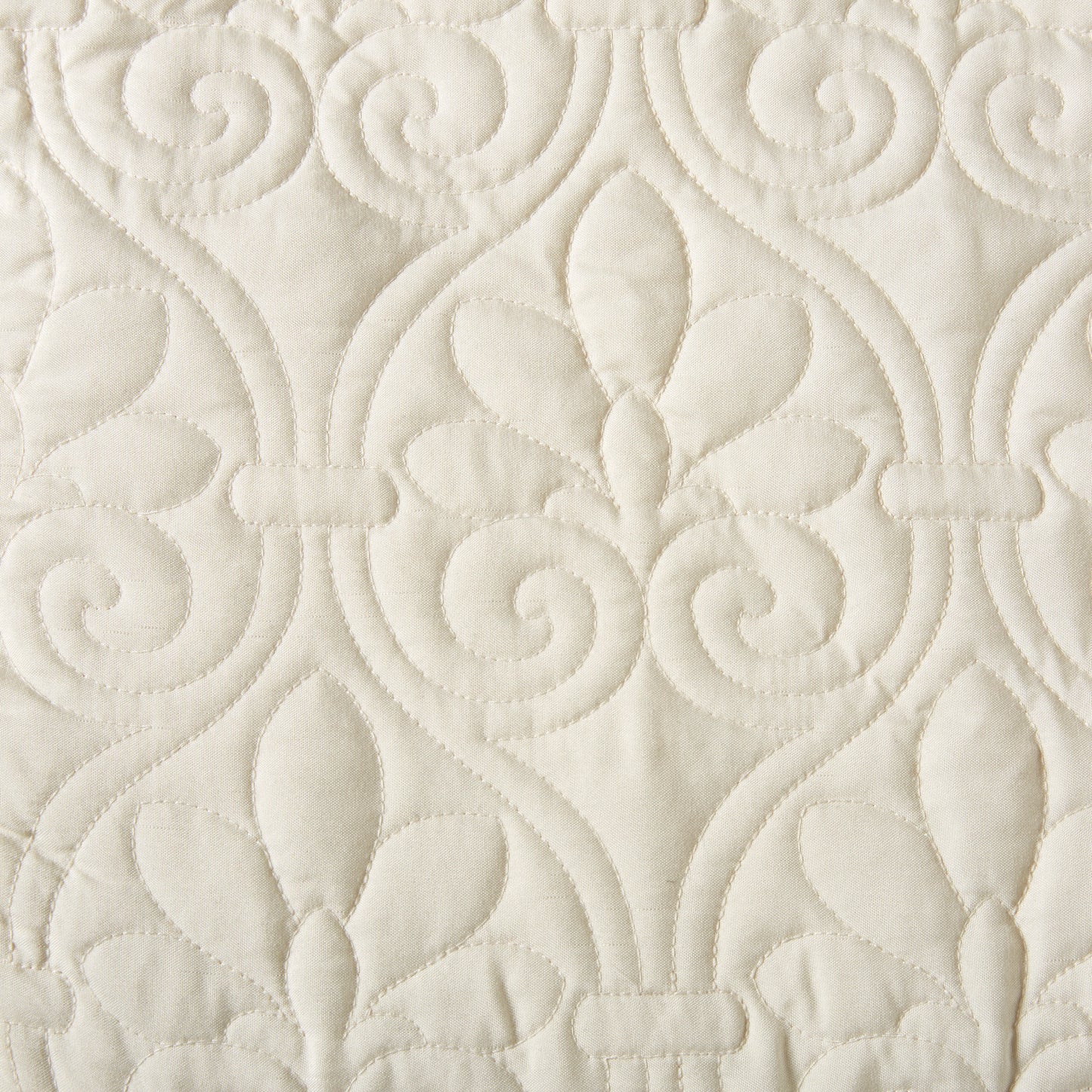 Split Corner Pleated Quilted Bedspread