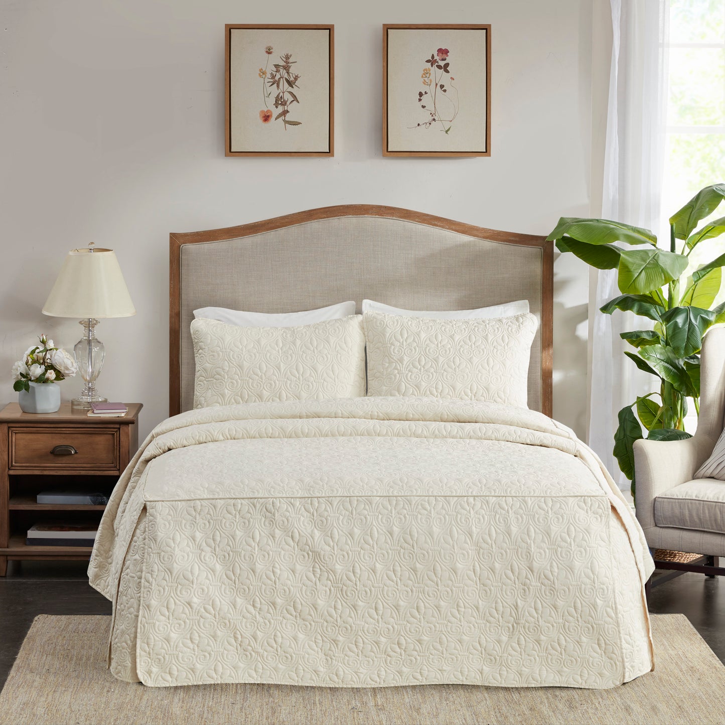 Split Corner Pleated Quilted Bedspread