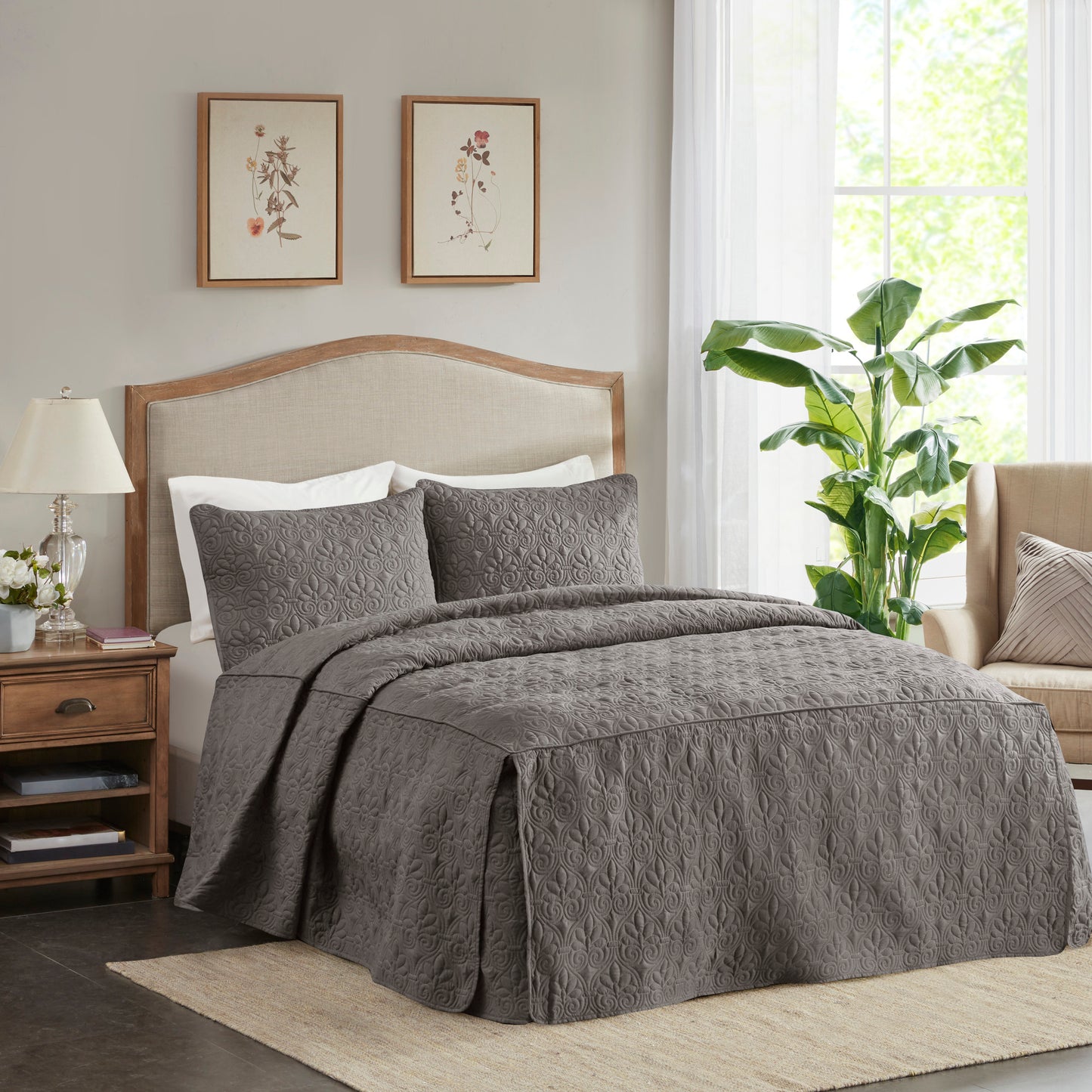 Split Corner Pleated Quilted Bedspread
