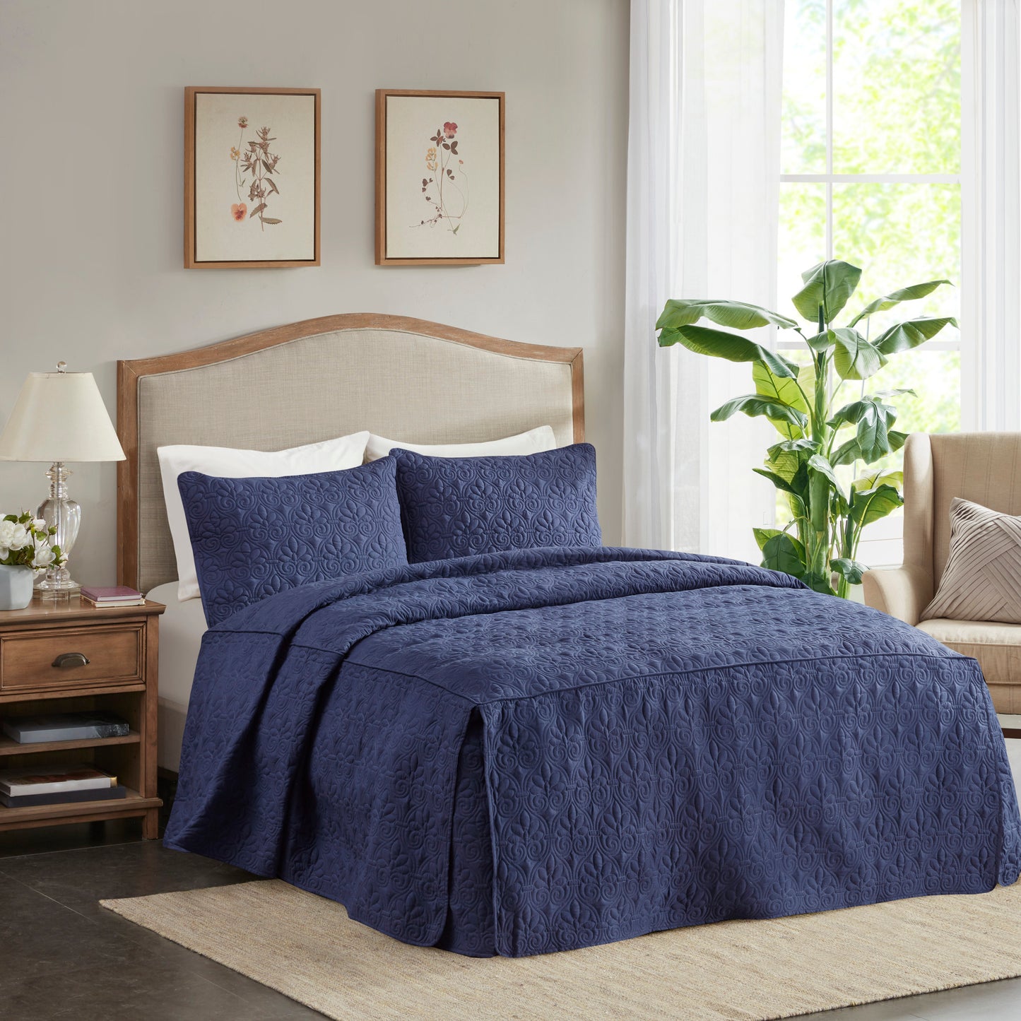 Split Corner Pleated Quilted Bedspread