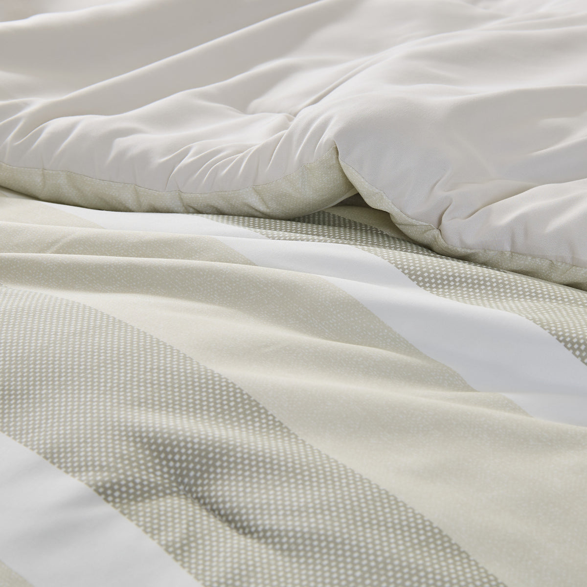 Blais Reversible Striped Comforter Bed Set