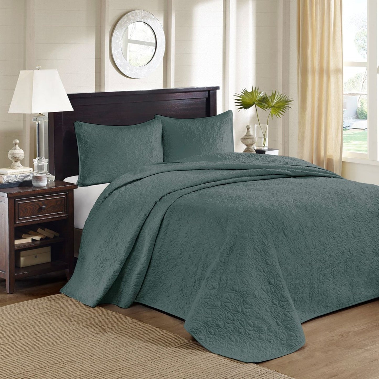 Cottage-Inspired Reversible Bedspread Set