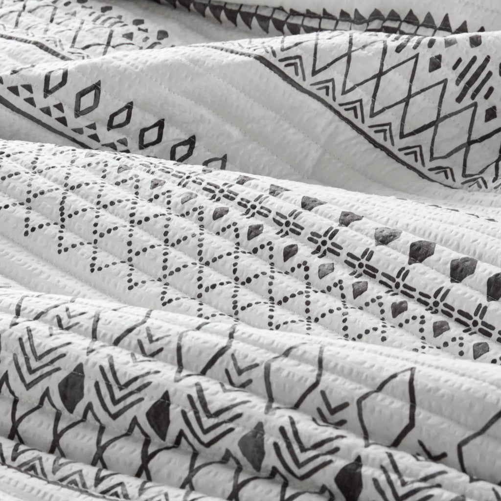 3 Piece Printed Microfiber Seersucker Quilt Set