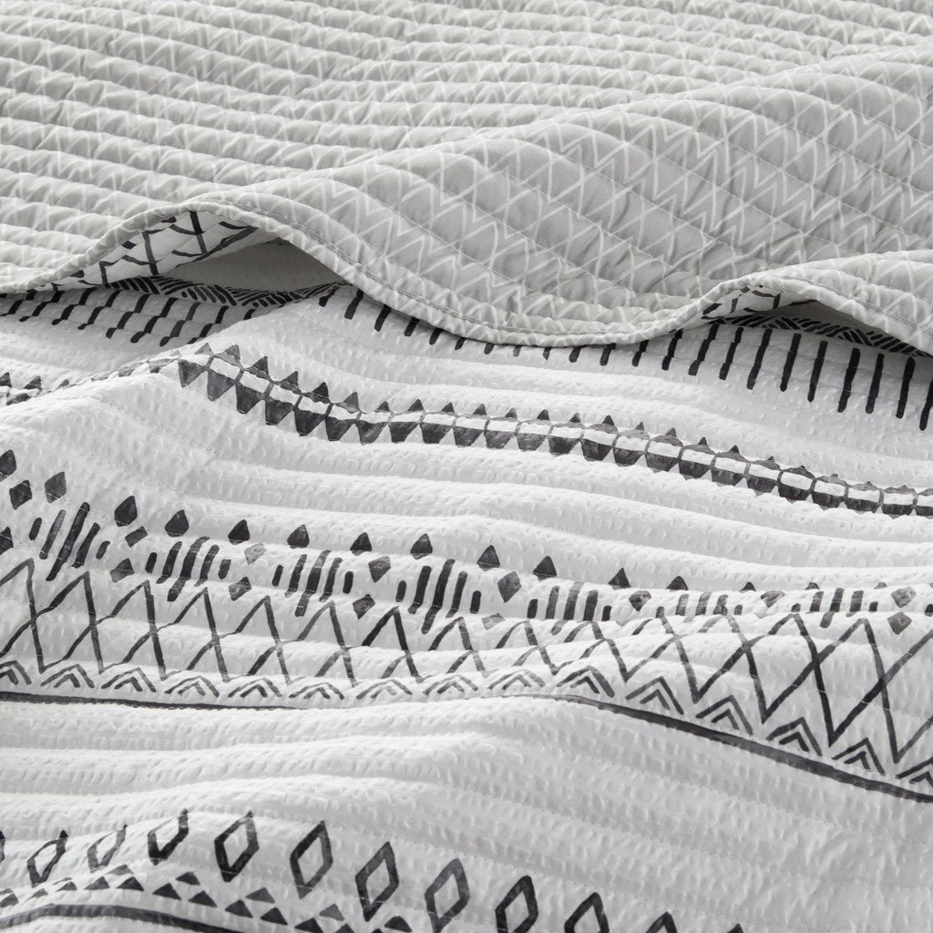 3 Piece Printed Microfiber Seersucker Quilt Set