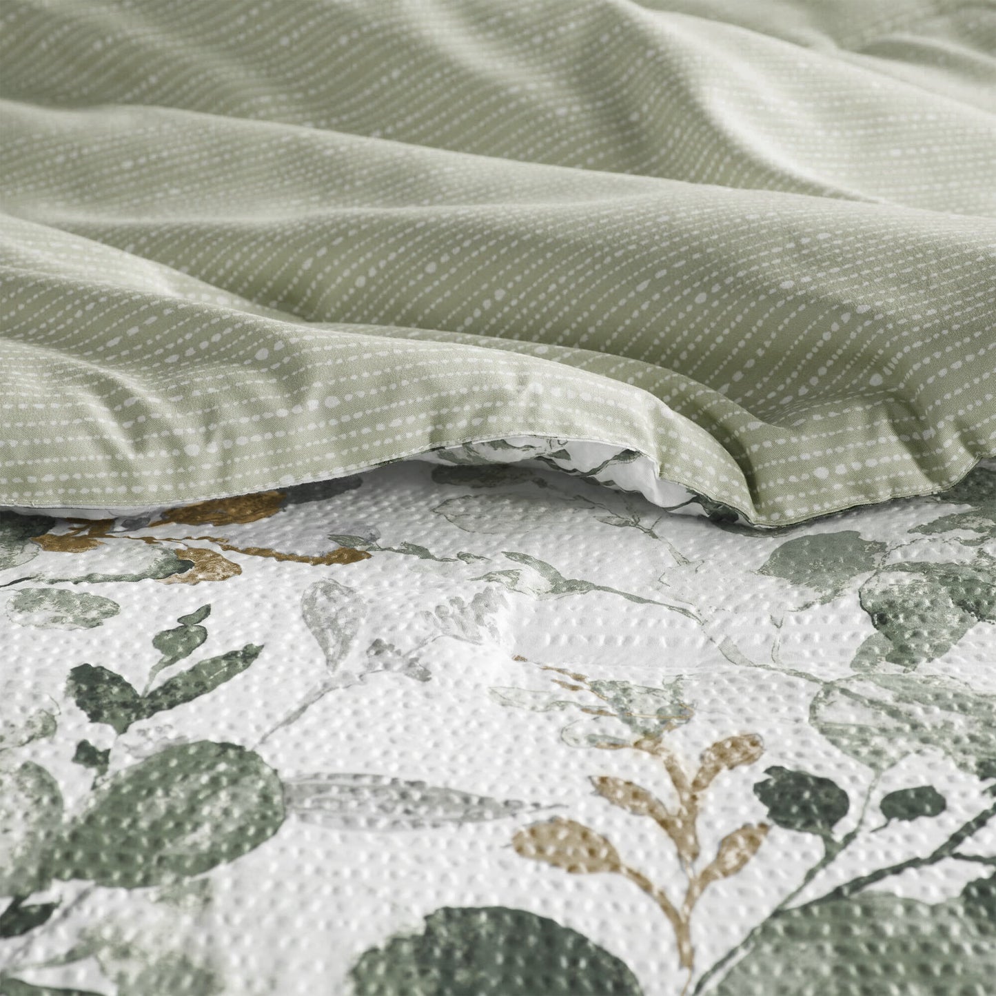Seersucker Comforter Set with Sheets, Botanical Bed in A Bag