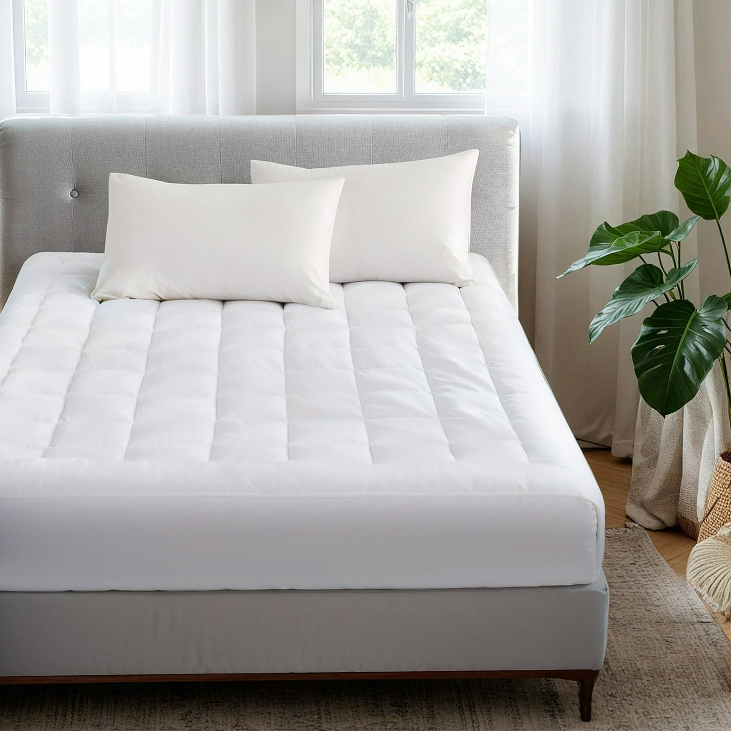 White Quilted Fitted Mattress Pad Cover with Deep Pocket, Waterproof Mattress Protector, Cloud Soft Down Alternative Mattress Cover, Machine Washable