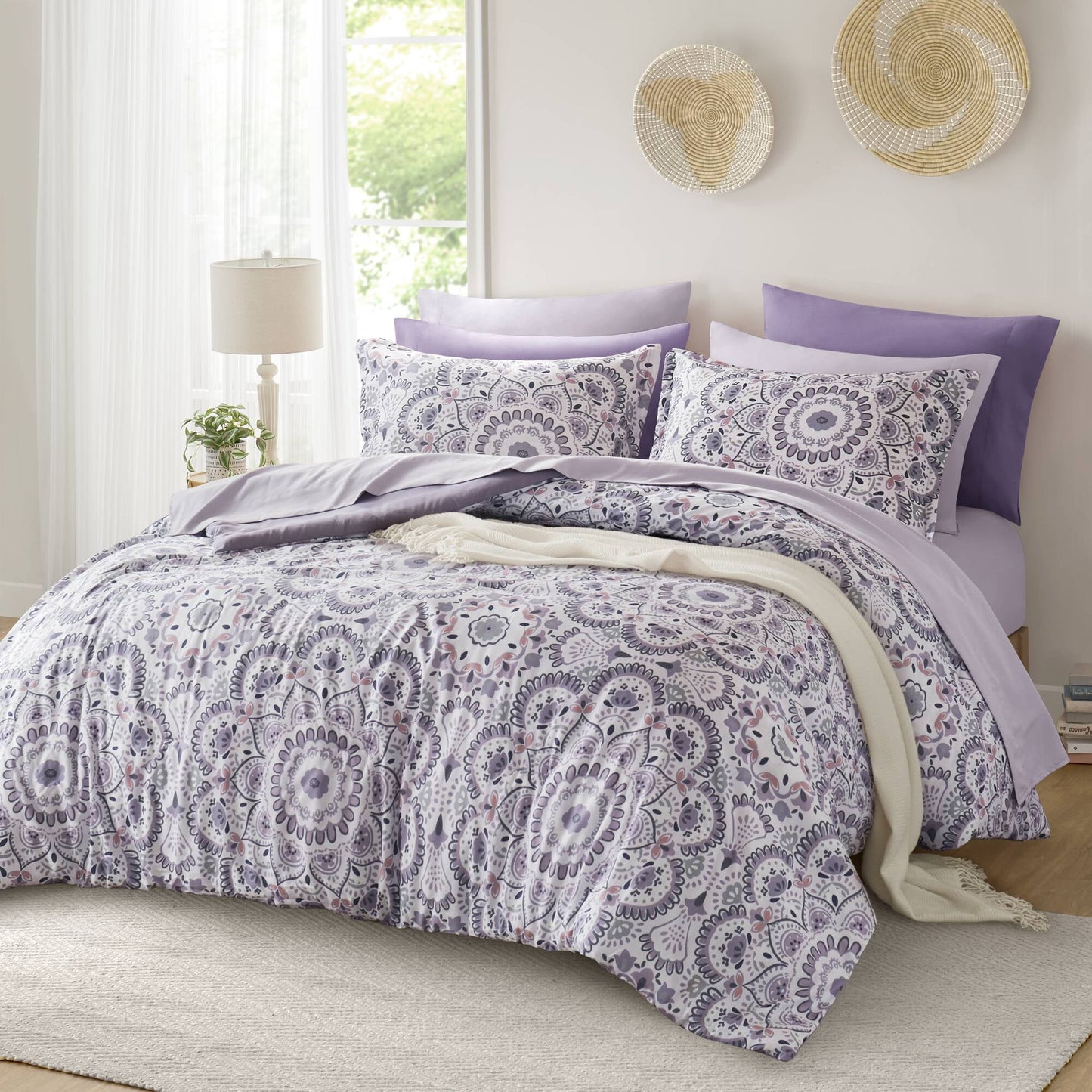 Medallion pattern comforter with Sheet Set