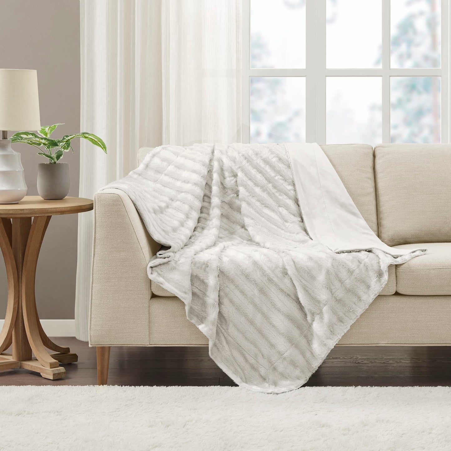 Polyester Brushed Long Fur Knitted Throw