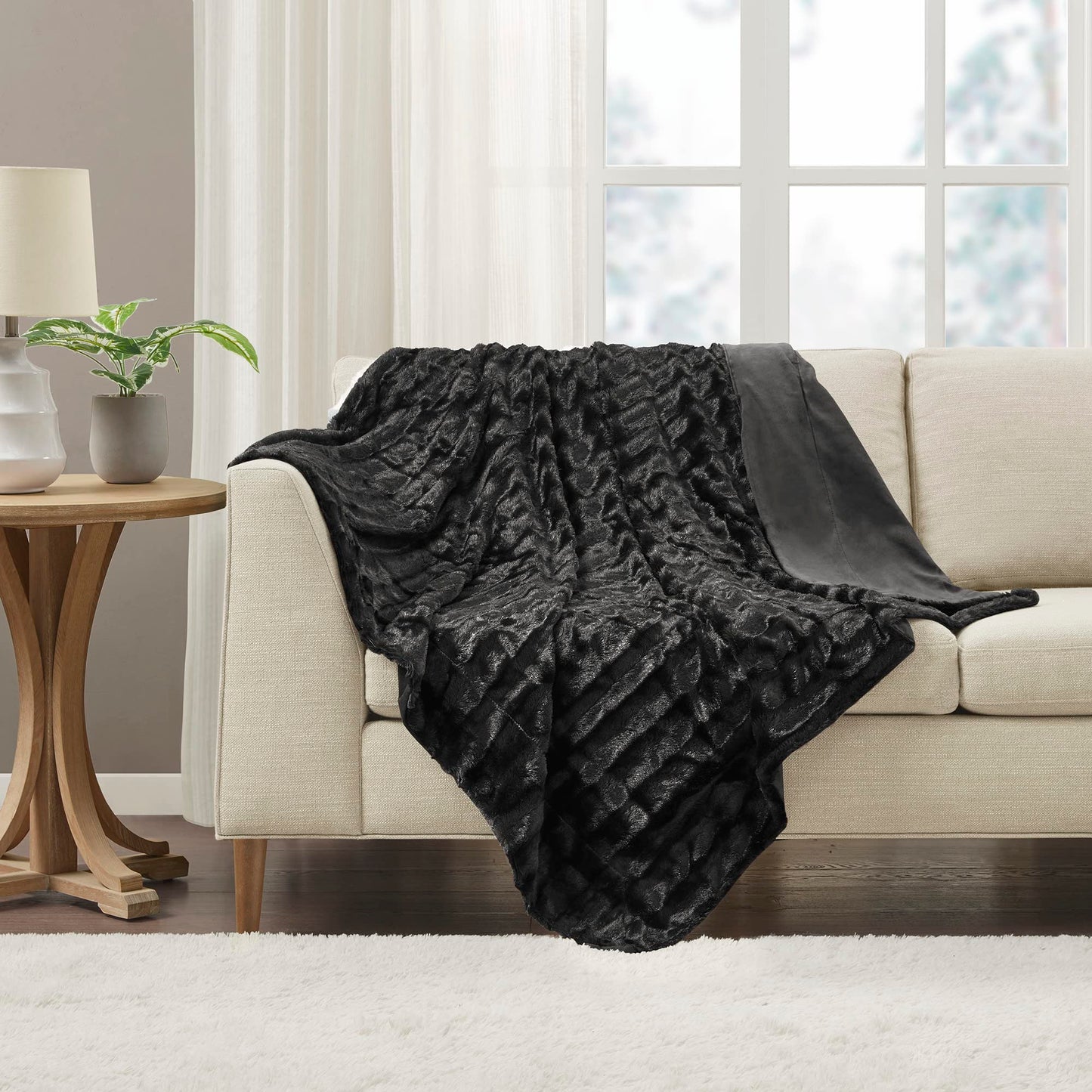 Polyester Brushed Long Fur Knitted Throw