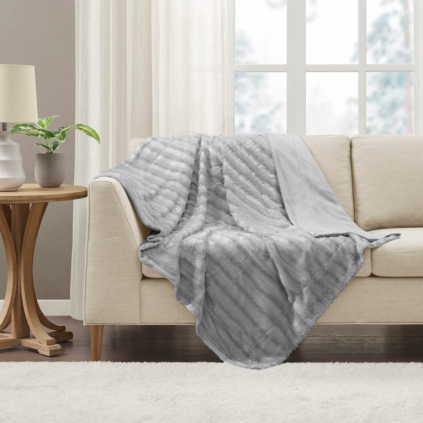Polyester Brushed Long Fur Knitted Throw