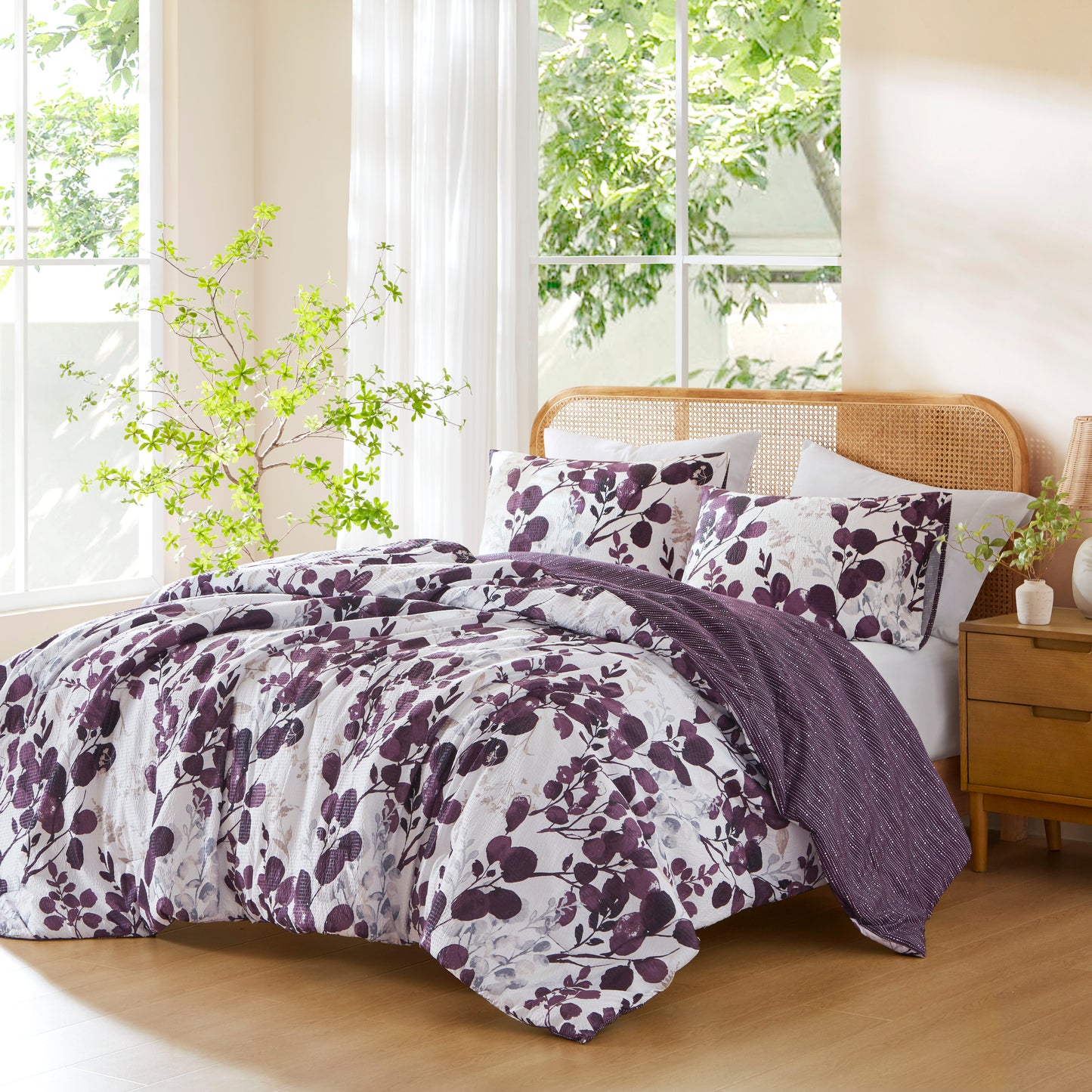 Reversible Floral Comforter Set for Dorm Bedding, Lightweight All Season Comforter Bed Set with Pillow Shams in Twin/Twin XL, Full/Queen, and King/Cal King