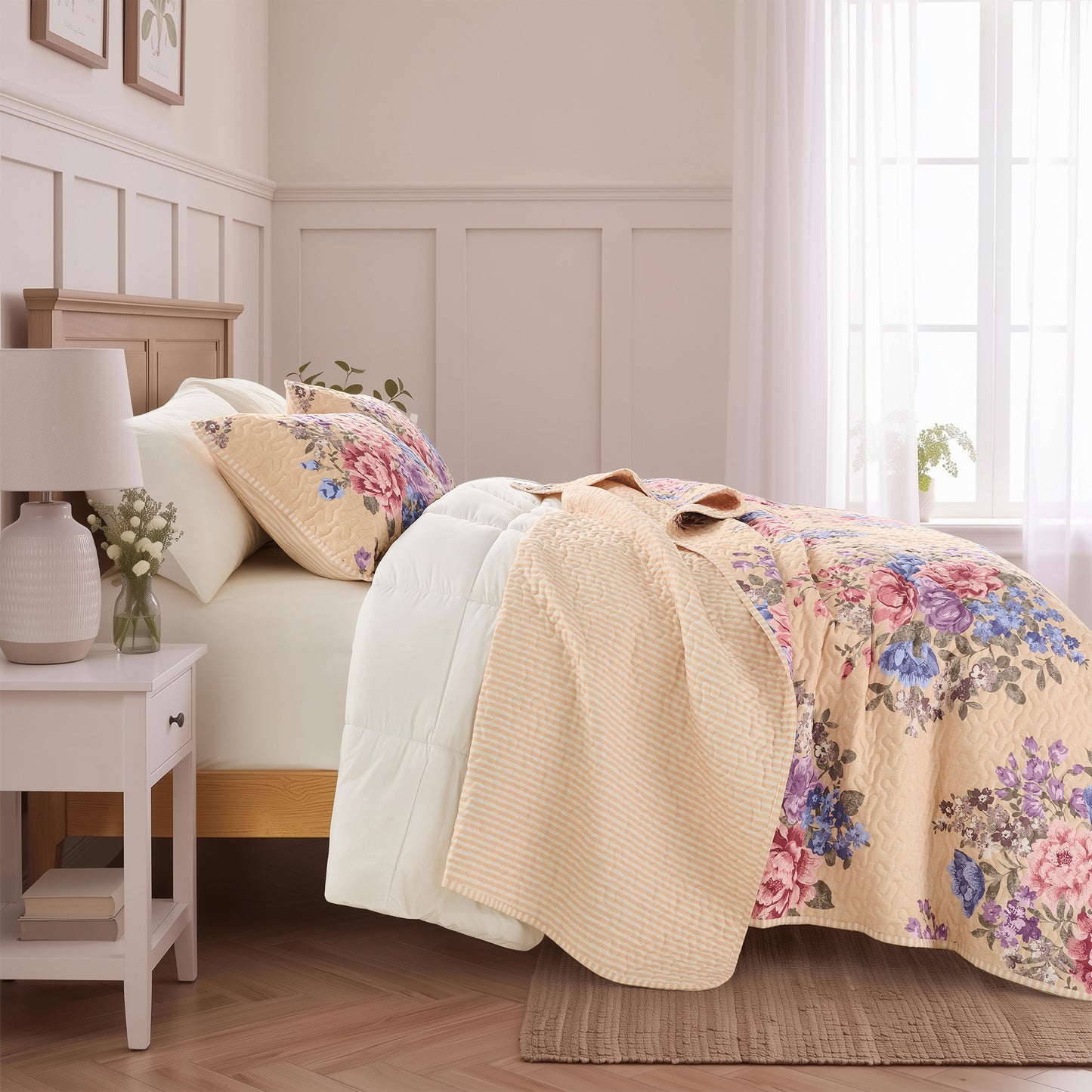Farmhouse Quilt Set, Vintage Floral Quilt Set with Reversible Beadspread and Shams