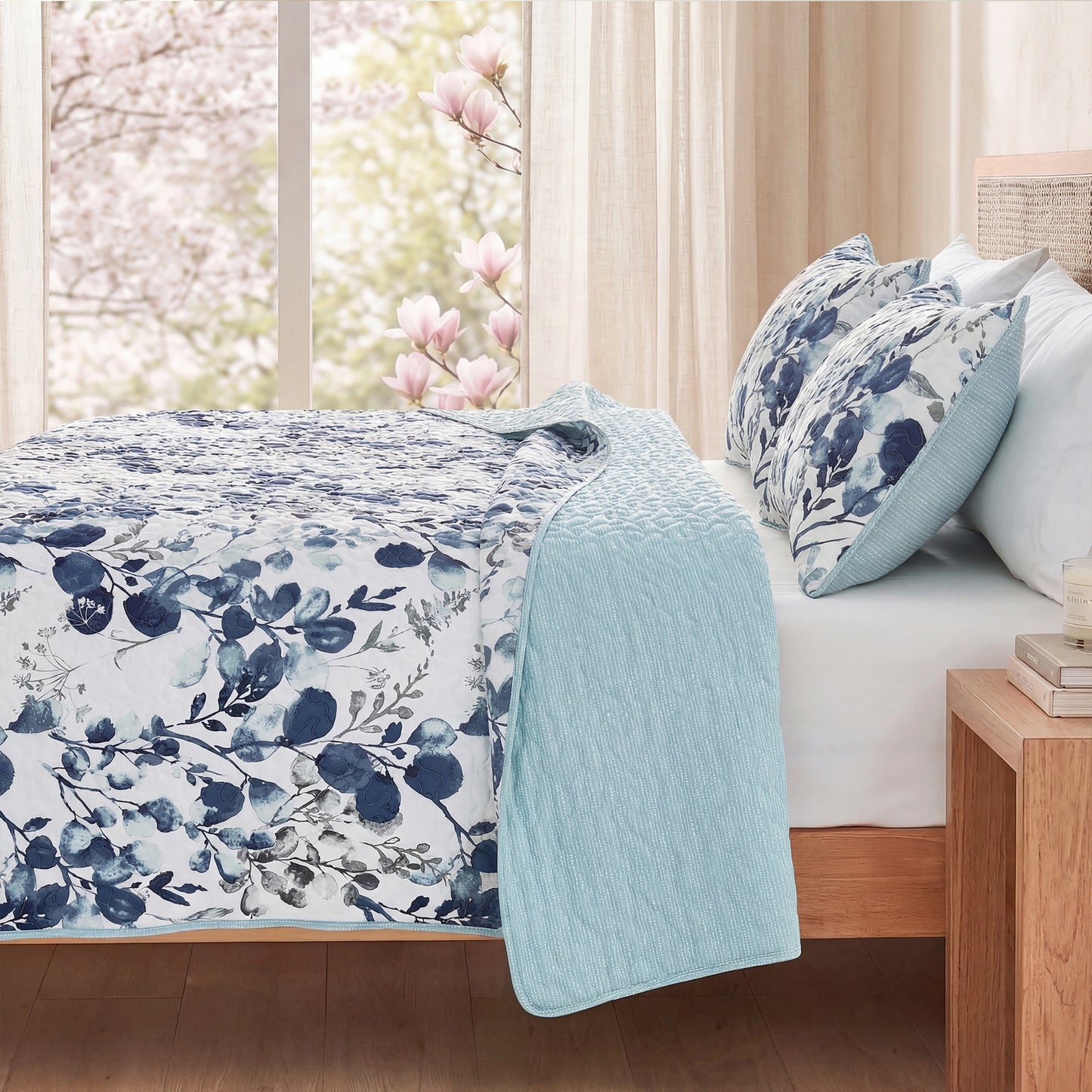 Floral Botanical Garden Style Quilt Bedspread with Sham