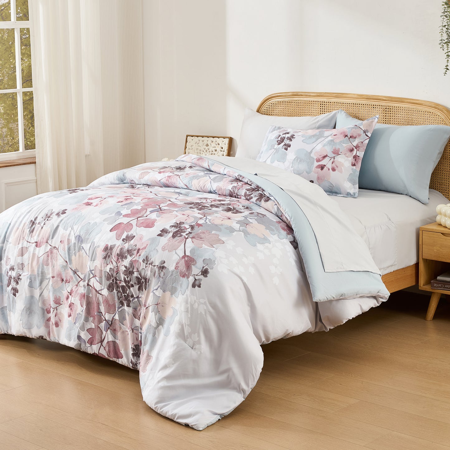 Medallion Pattern Bed in a Bag Bedding Comforter Set with Comforter, Flat Sheets, Fitted Sheets with Side Pockets