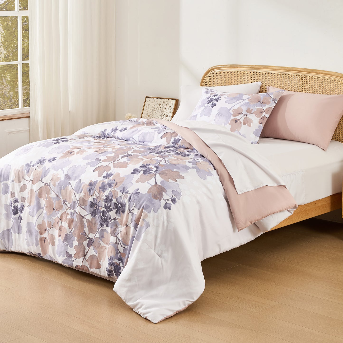 Medallion Pattern Bed in a Bag Bedding Comforter Set with Comforter, Flat Sheets, Fitted Sheets with Side Pockets