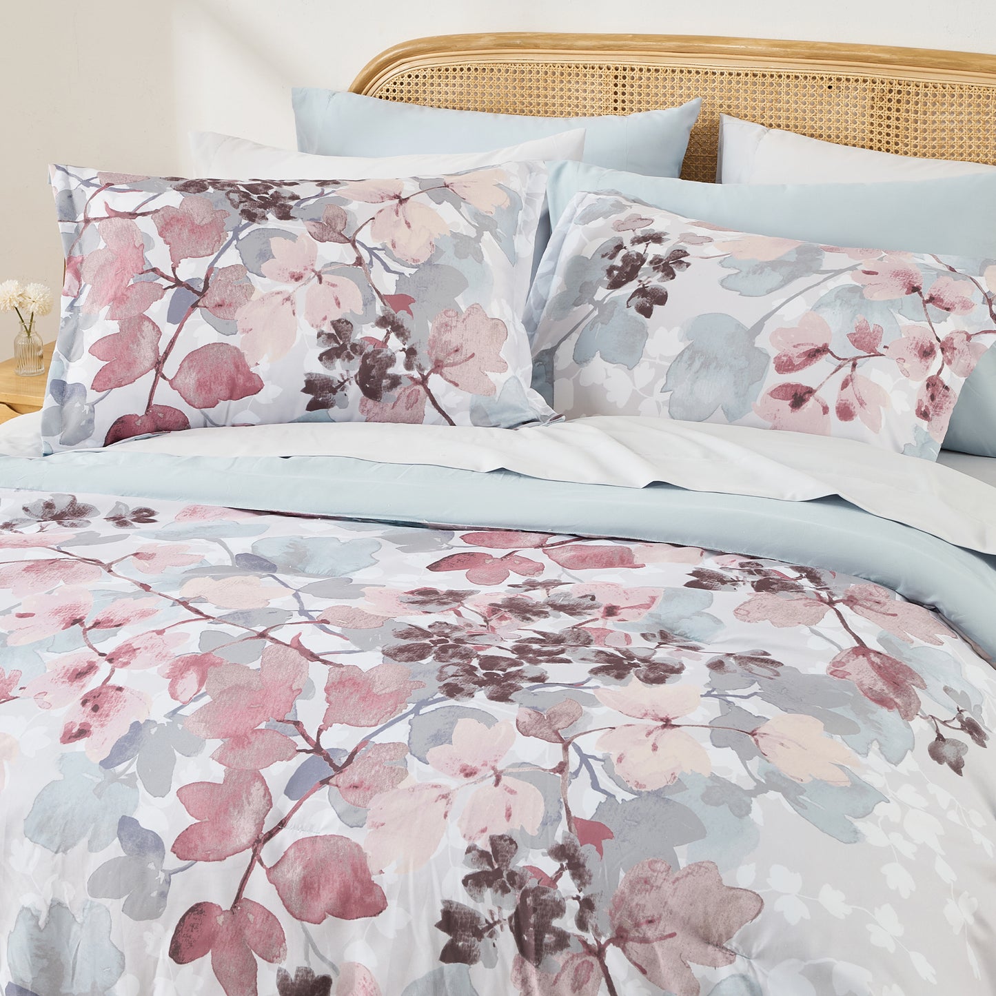 Medallion Pattern Bed in a Bag Bedding Comforter Set with Comforter, Flat Sheets, Fitted Sheets with Side Pockets