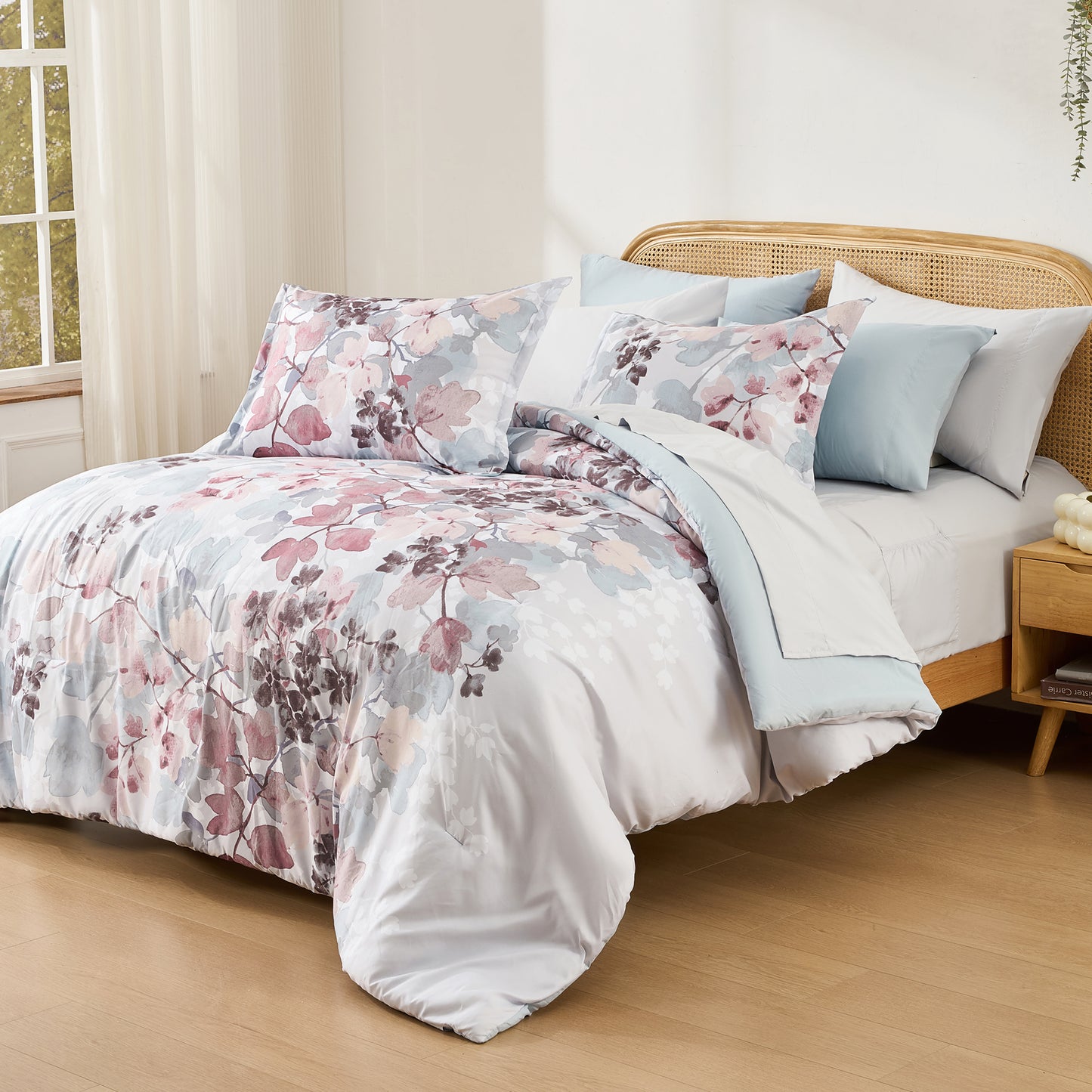 Medallion Pattern Bed in a Bag Bedding Comforter Set with Comforter, Flat Sheets, Fitted Sheets with Side Pockets