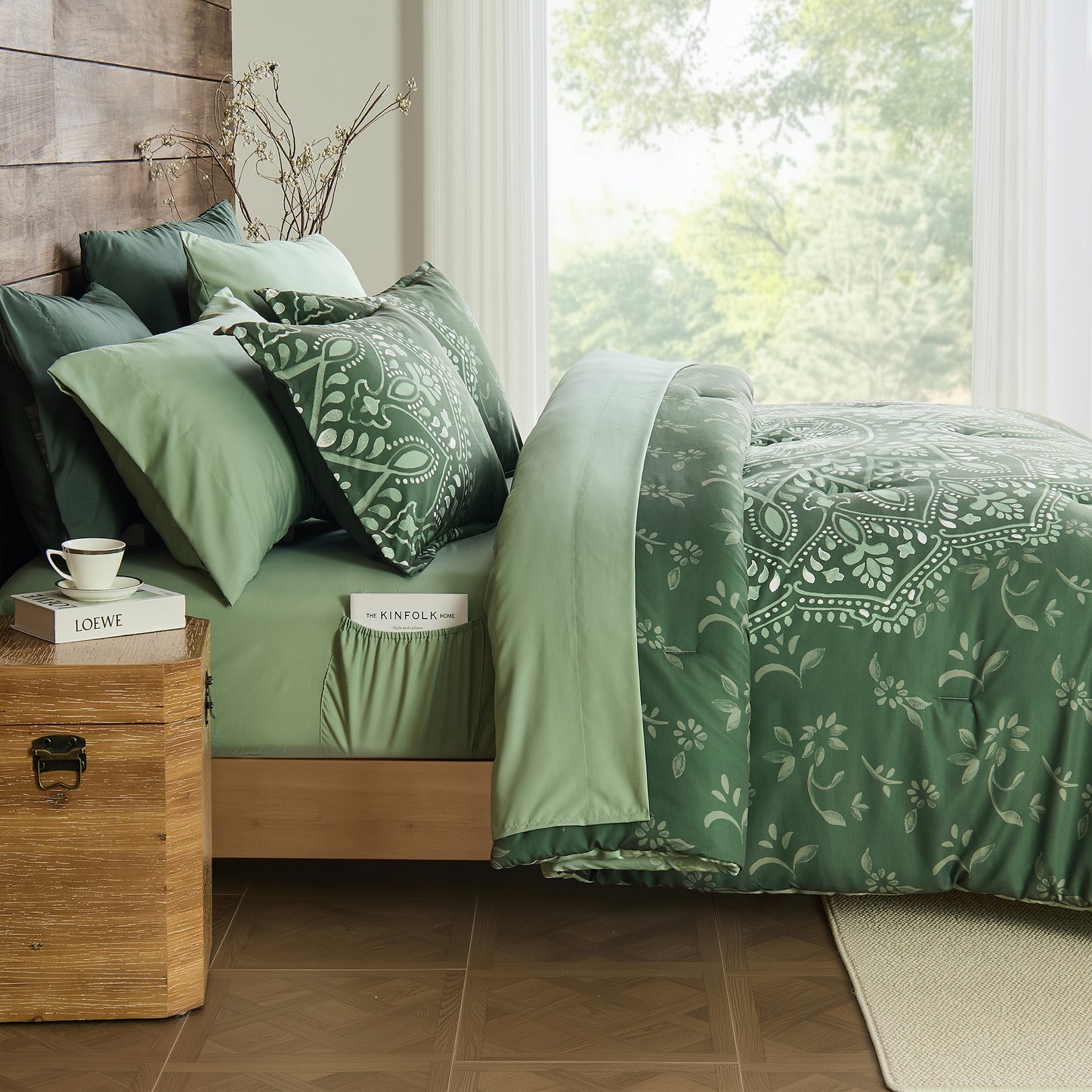 Oversized Medallion Print Comforter Set with Sheets and Side Pockets