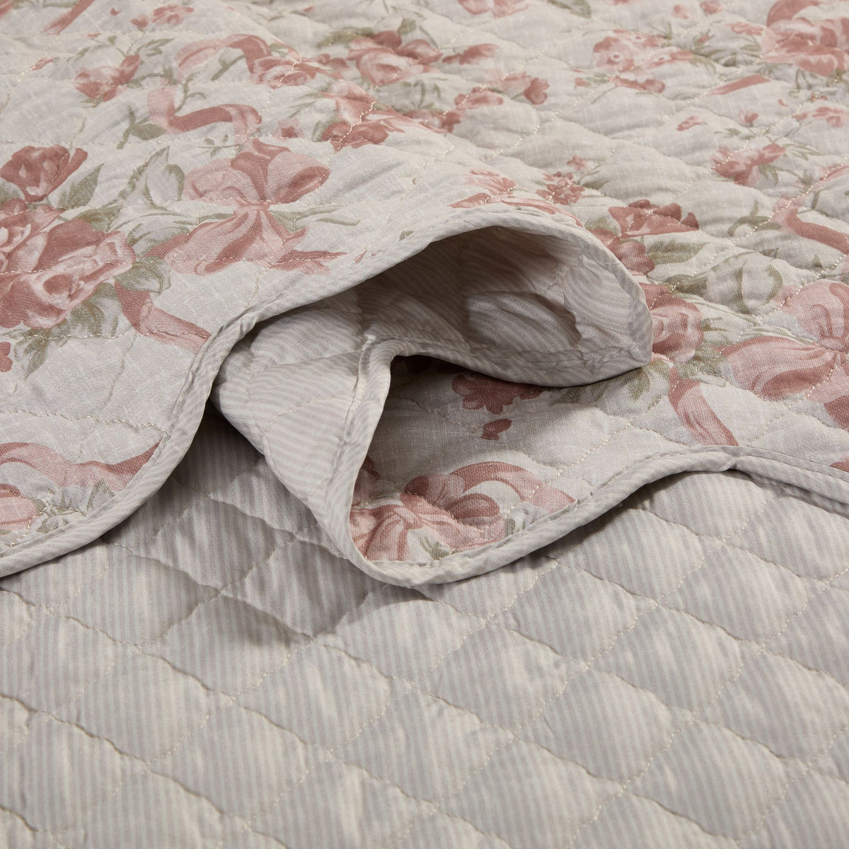 Western Rose Garden Coverlet Bedspread with Scalloped Edge, Floral Vintage Quiltted Bedding Set with Sham