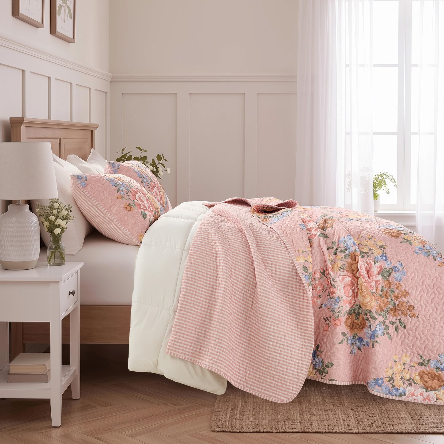 Farmhouse Quilt Set, Vintage Floral Quilt Set with Reversible Beadspread and Shams