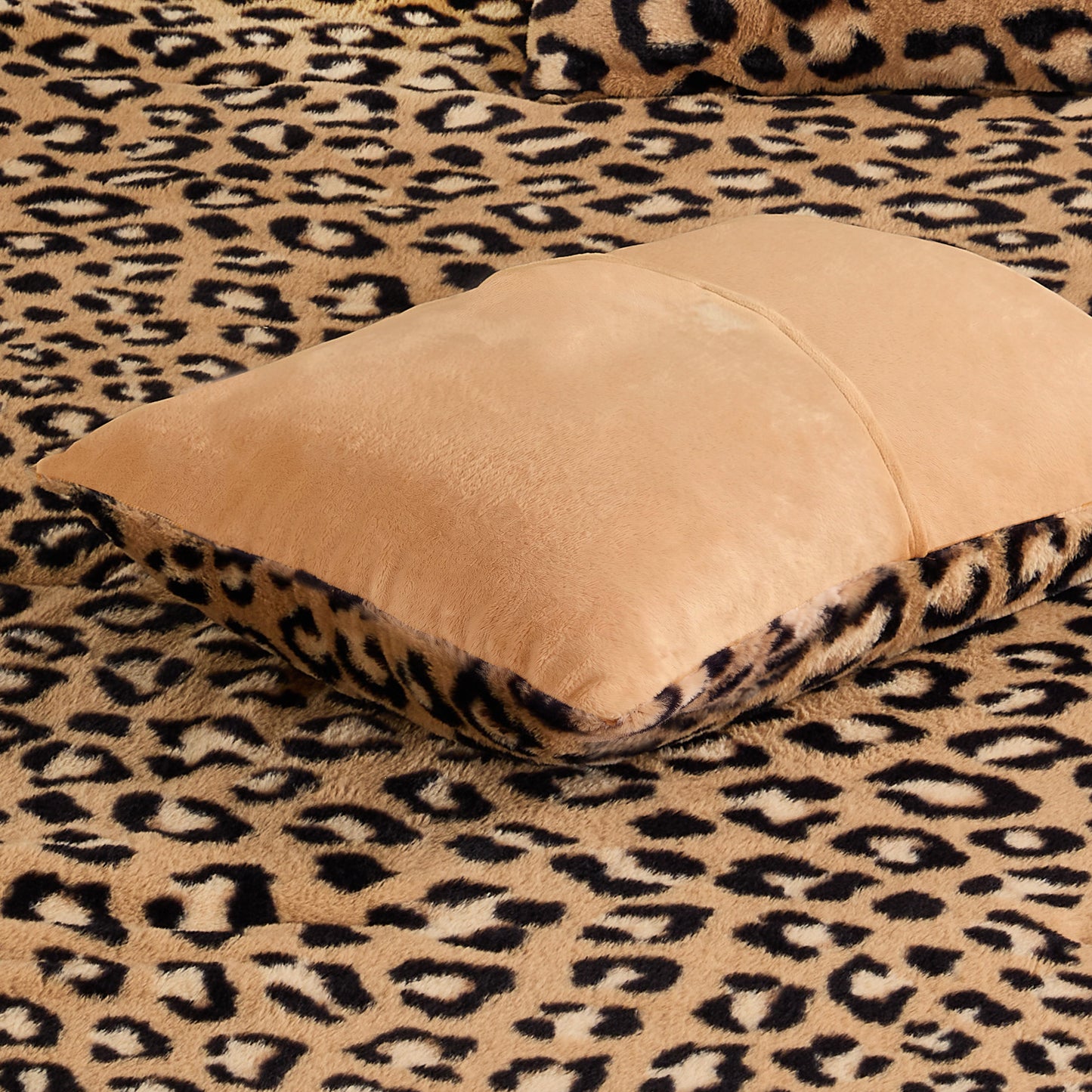 Faux Fur Reversible Bedding Set, Printed Serengeti Fur & Velvet Comforter Set with Comforter & Sham