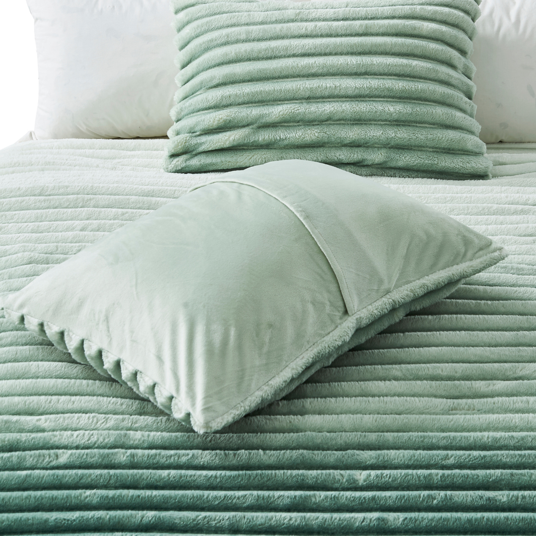 Fluffy Ribbed Plush Comforter Set, Cuddly Bedding Set with Comforter and Shams