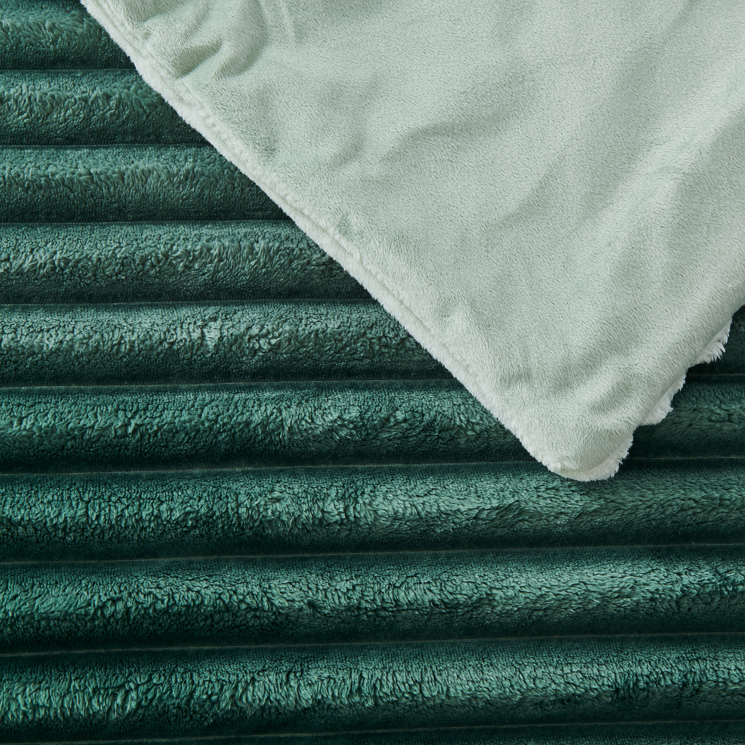 Fluffy Ribbed Plush Comforter Set, Cuddly Bedding Set with Comforter and Shams