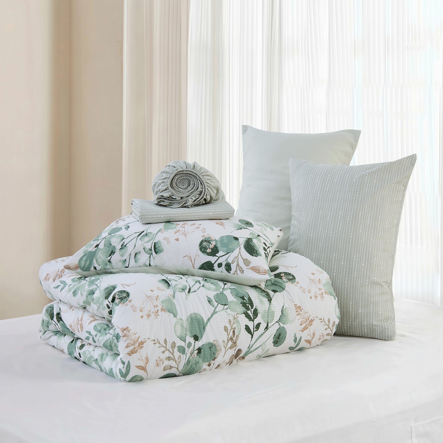 Gabrielle Seersucker Botanical 6-Piece Comforter Set
