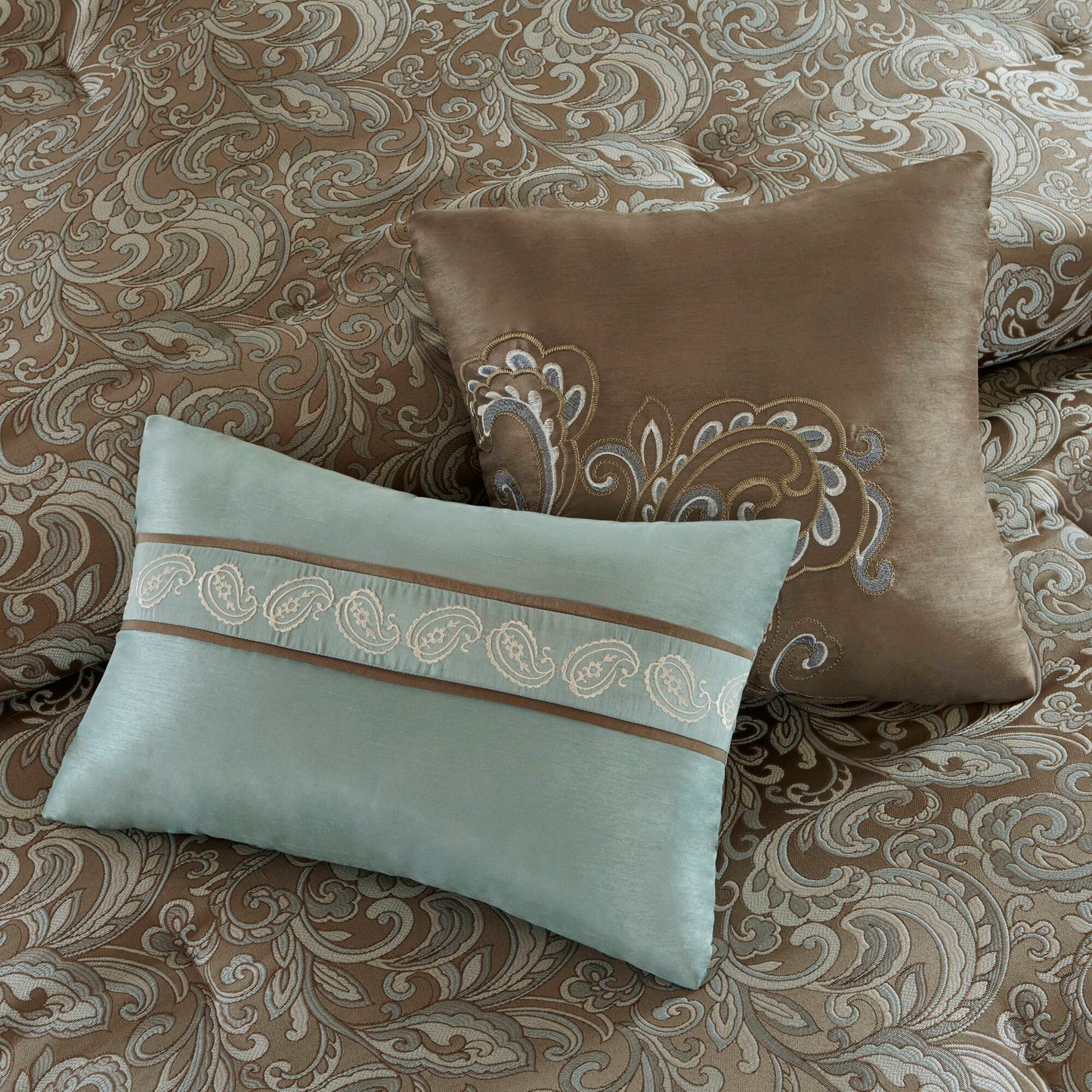 Room in a Bag Jacquard Paisley Pattern Conforter Set with Comforter, Bedskirt, Bed Sheets, Curtains, Pillowcases